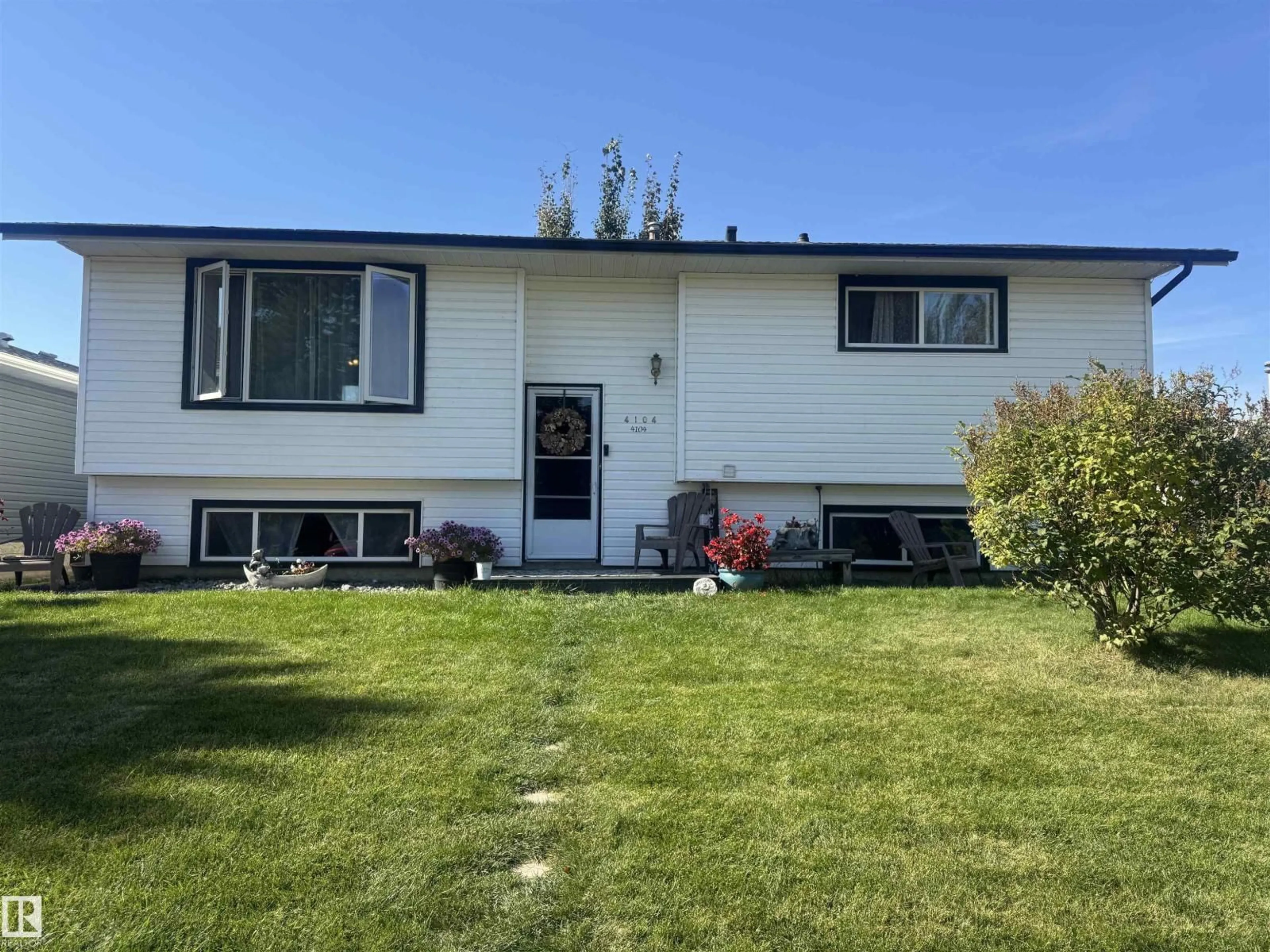 Home with vinyl exterior material, street for 4104 44 ST, Stony Plain Alberta T7Z1J6