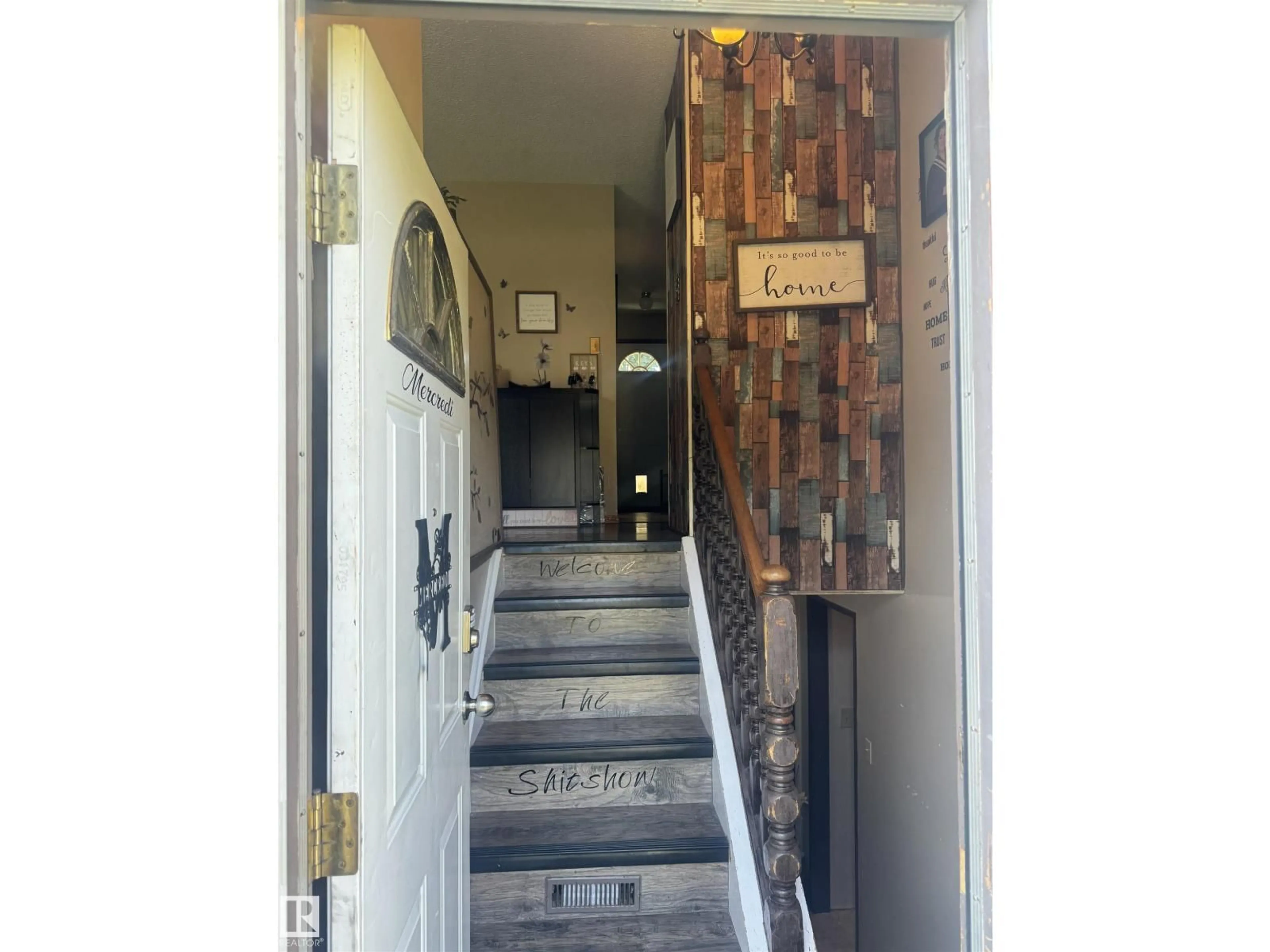 Indoor foyer for 4104 44 ST, Stony Plain Alberta T7Z1J6
