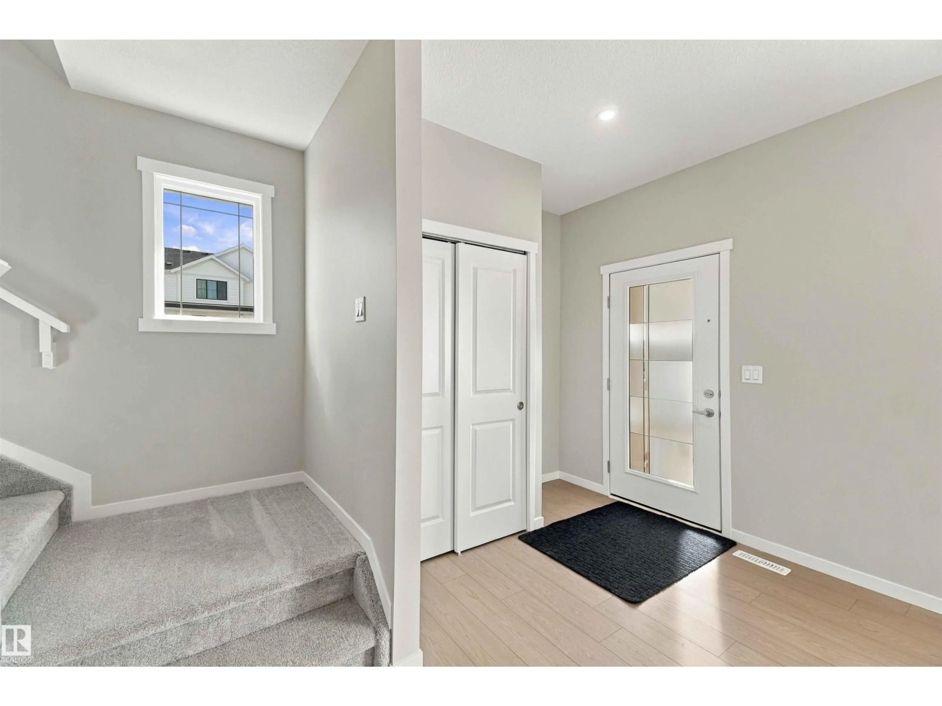Indoor entryway for 1256 MCLEOD AV, Spruce Grove Alberta T7X4A9
