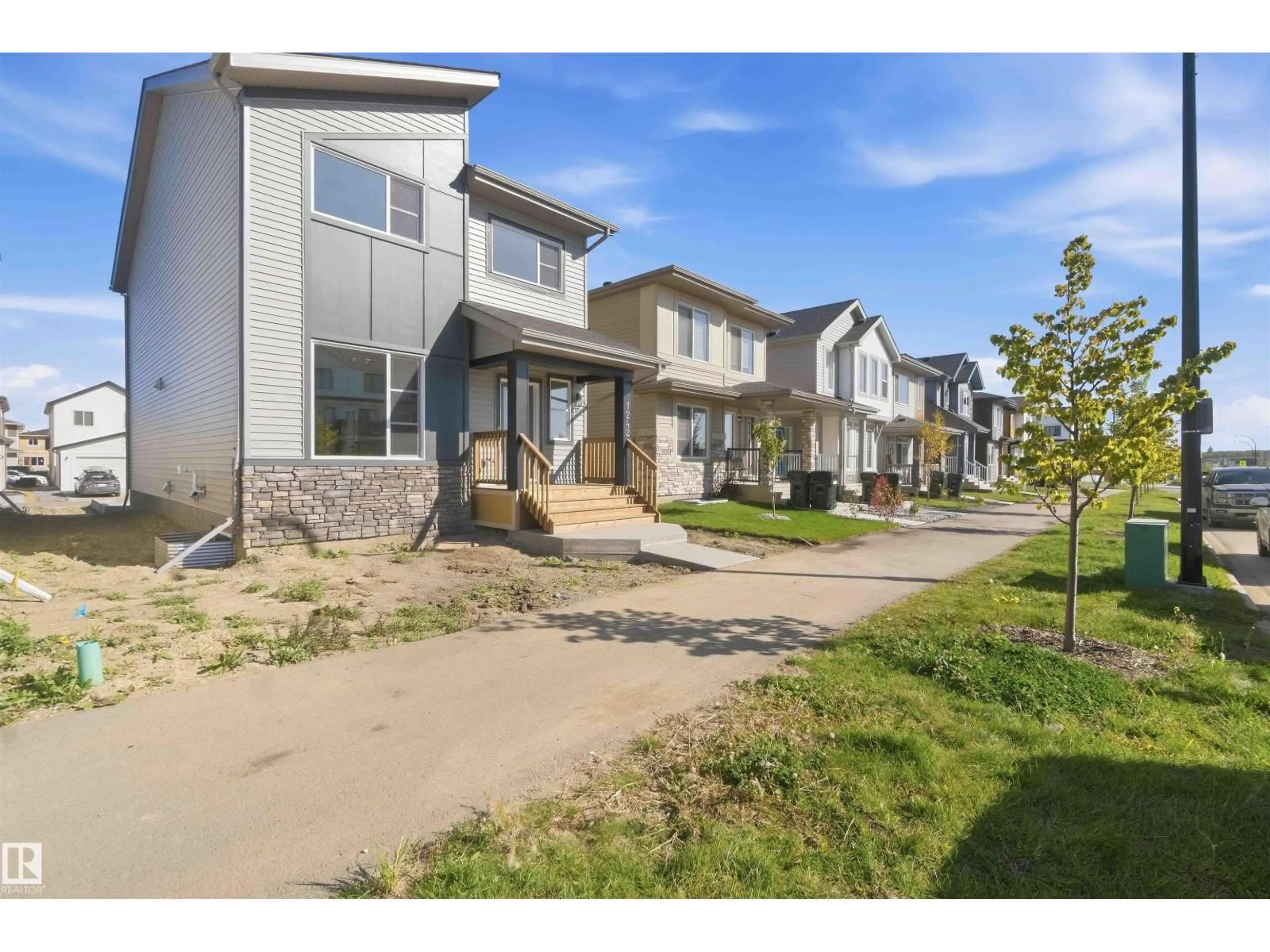 A pic from outside/outdoor area/front of a property/back of a property/a pic from drone, street for 1242 MCLEOD AV, Spruce Grove Alberta T7X4A9