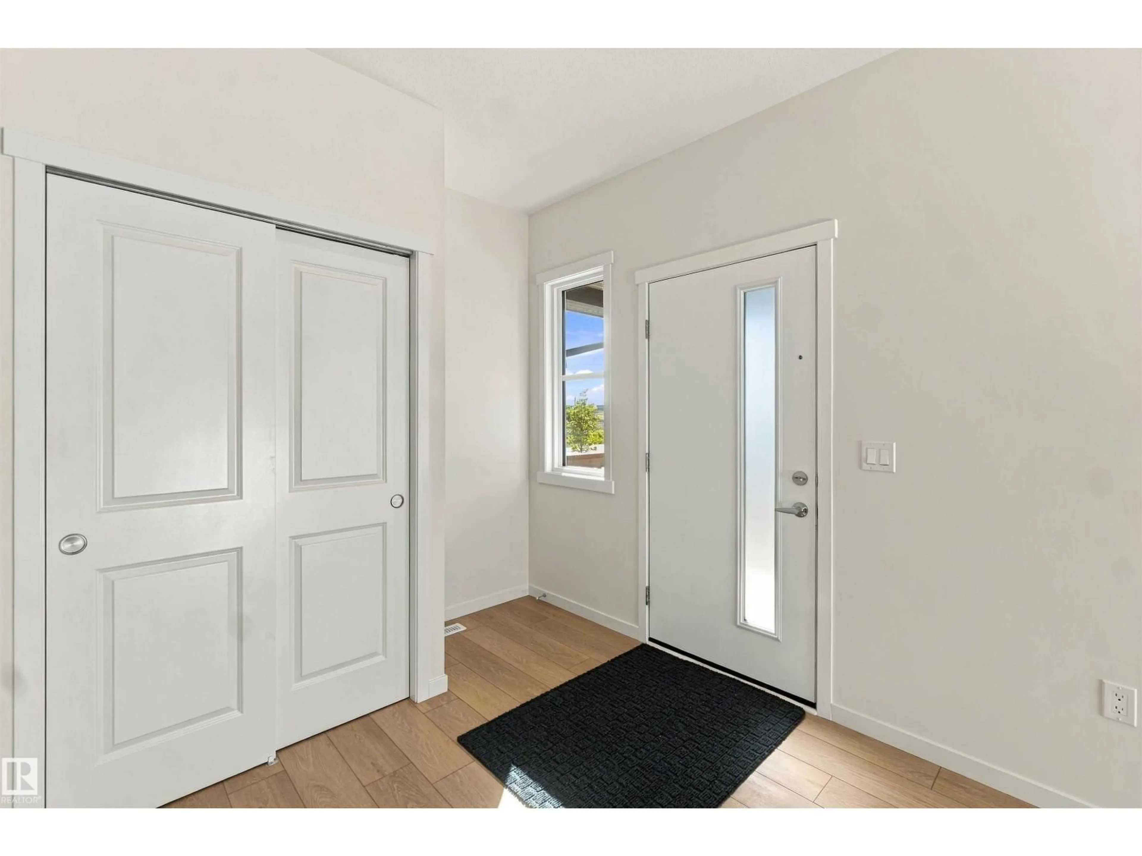 Indoor entryway for 1242 MCLEOD AV, Spruce Grove Alberta T7X4A9