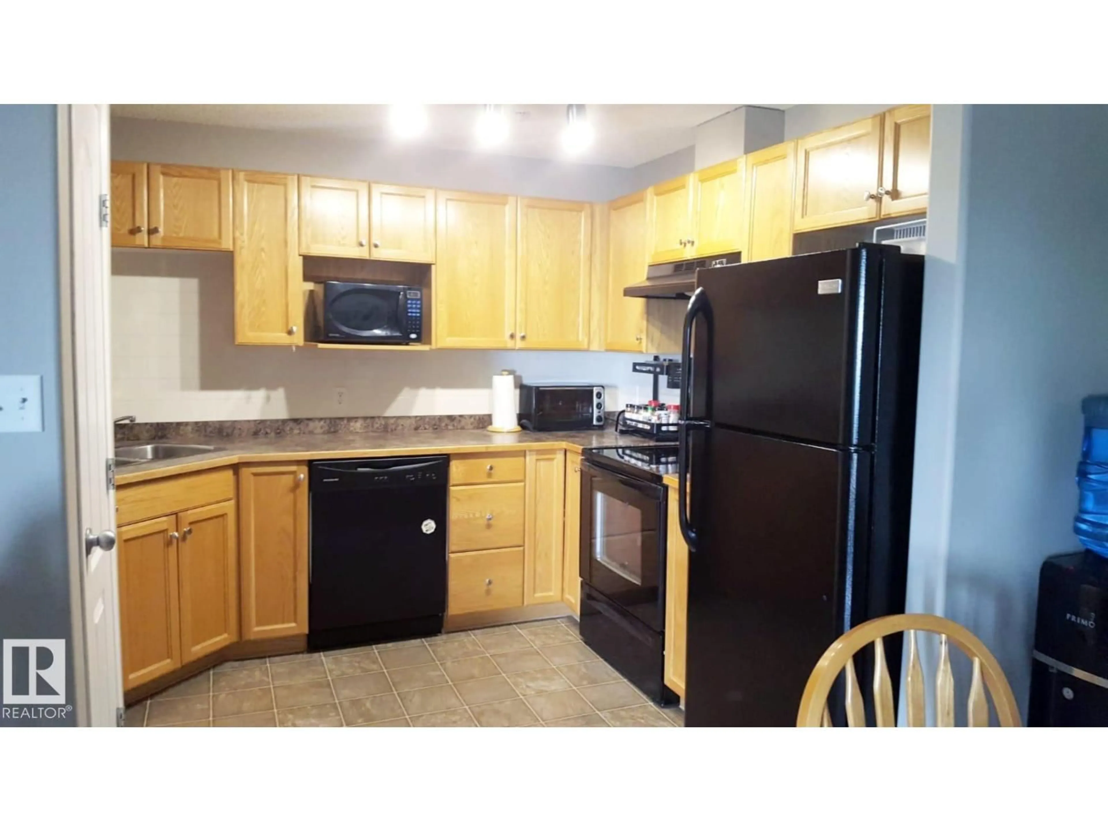 Standard kitchen, unknown for 331 - 3425 19 ST, Edmonton Alberta T6T2B5