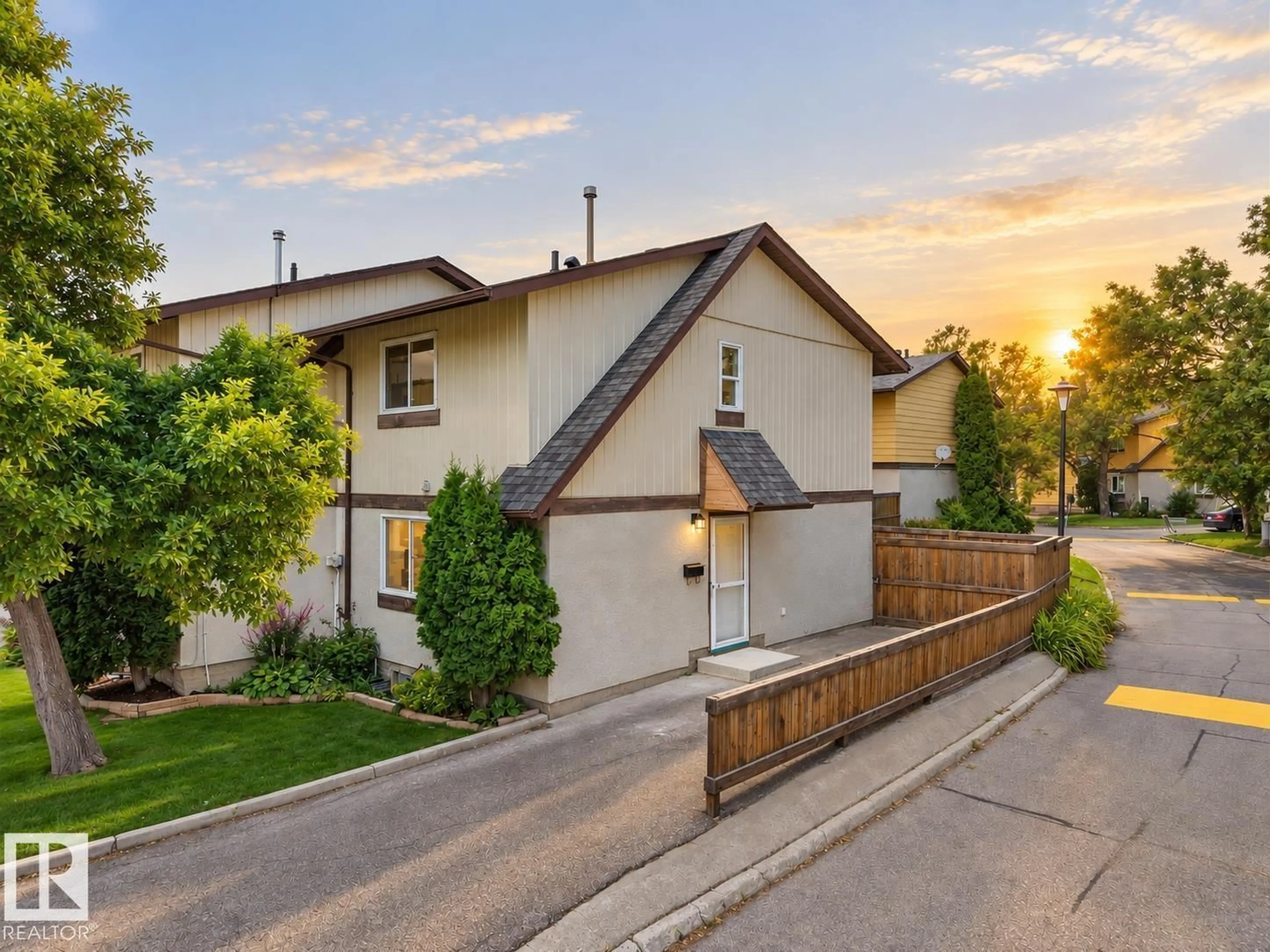 Unknown for 126 WOODSTOCK NW, Edmonton Alberta T5T0H6
