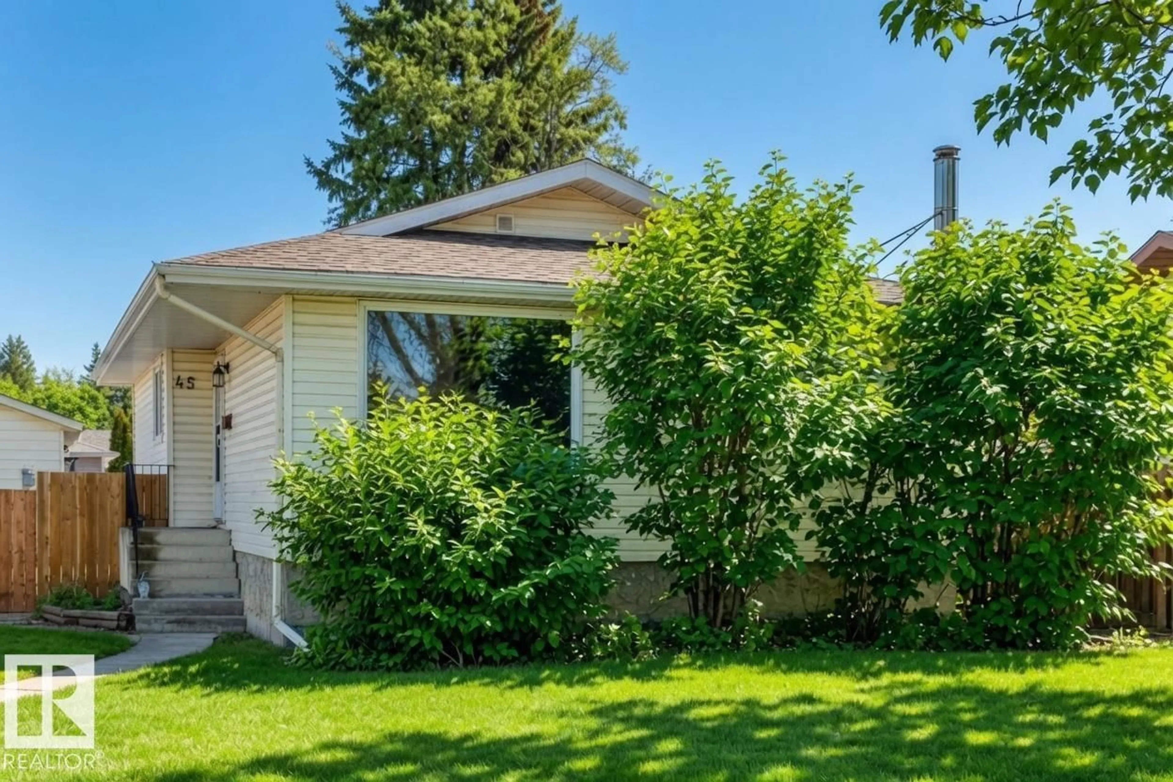 Home with vinyl exterior material, street for 45 OATWAY DR, Stony Plain Alberta T7Z1G5