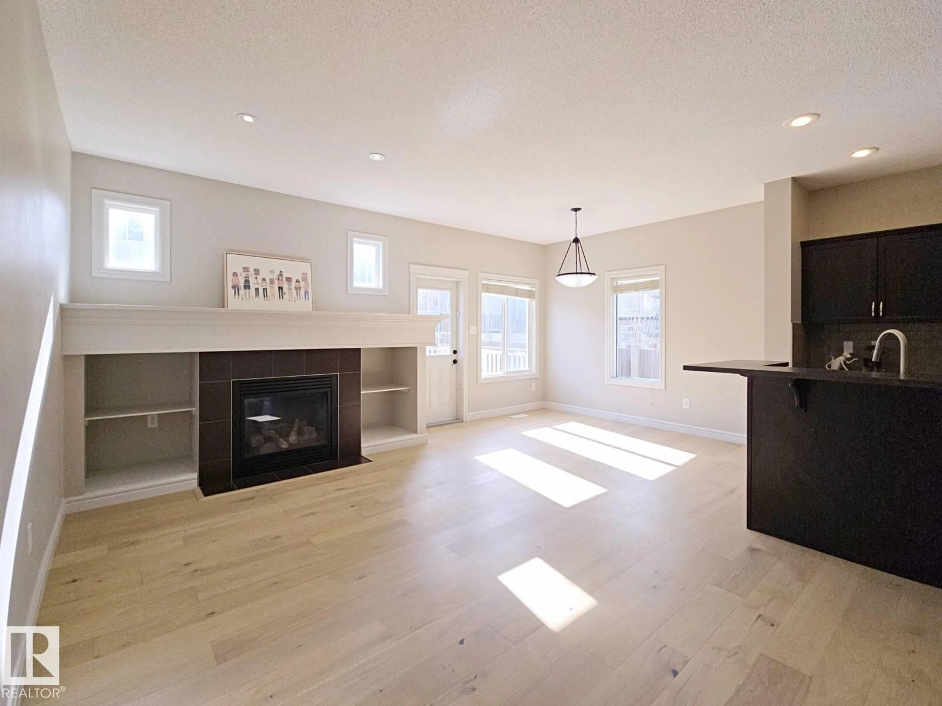 Unknown for 11525 18A AV, Edmonton Alberta T6W2E6