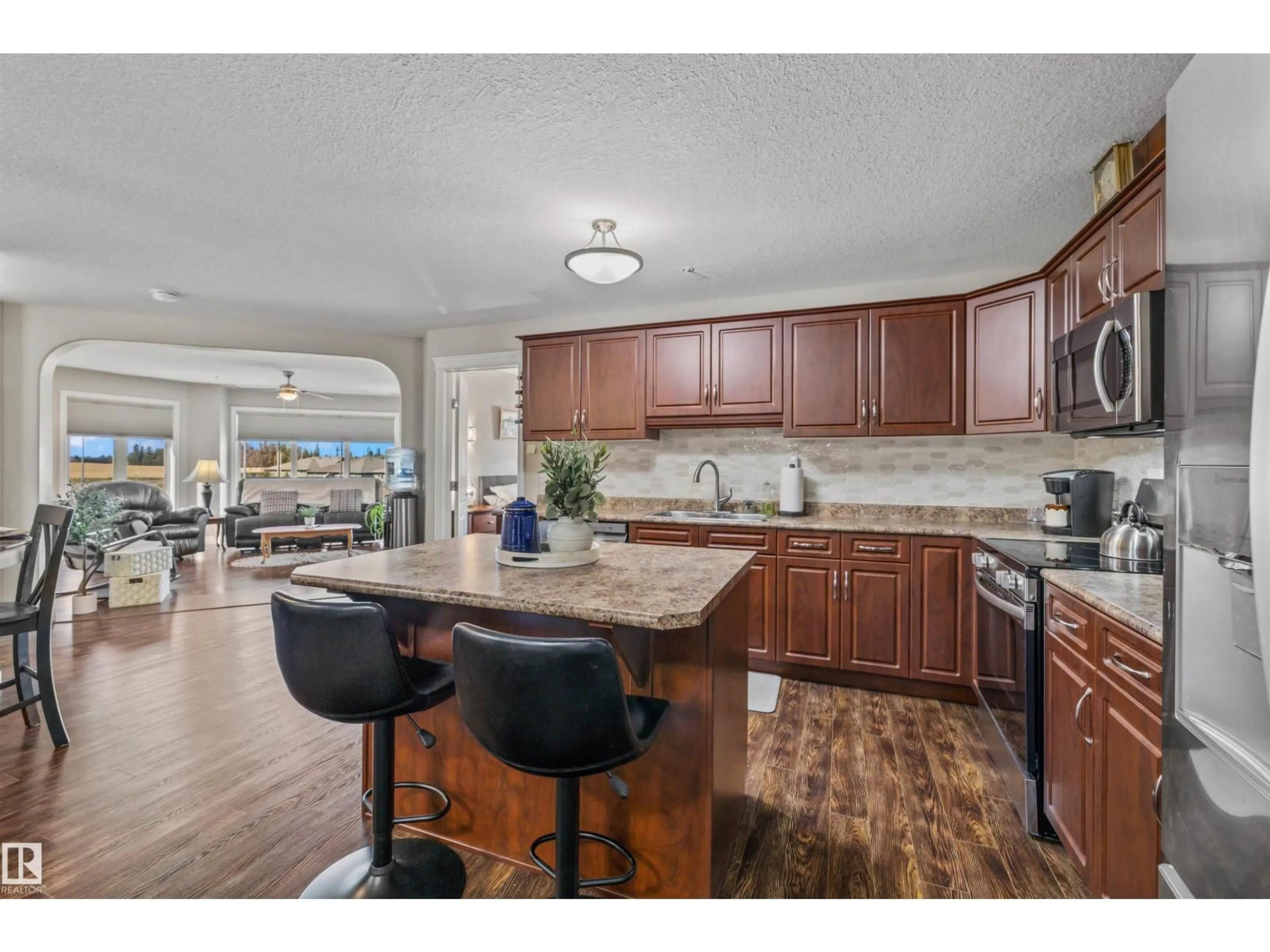 Open concept kitchen, ceramic/tile floor for 332 WESTERRA MR, Stony Plain Alberta T7Z0G7