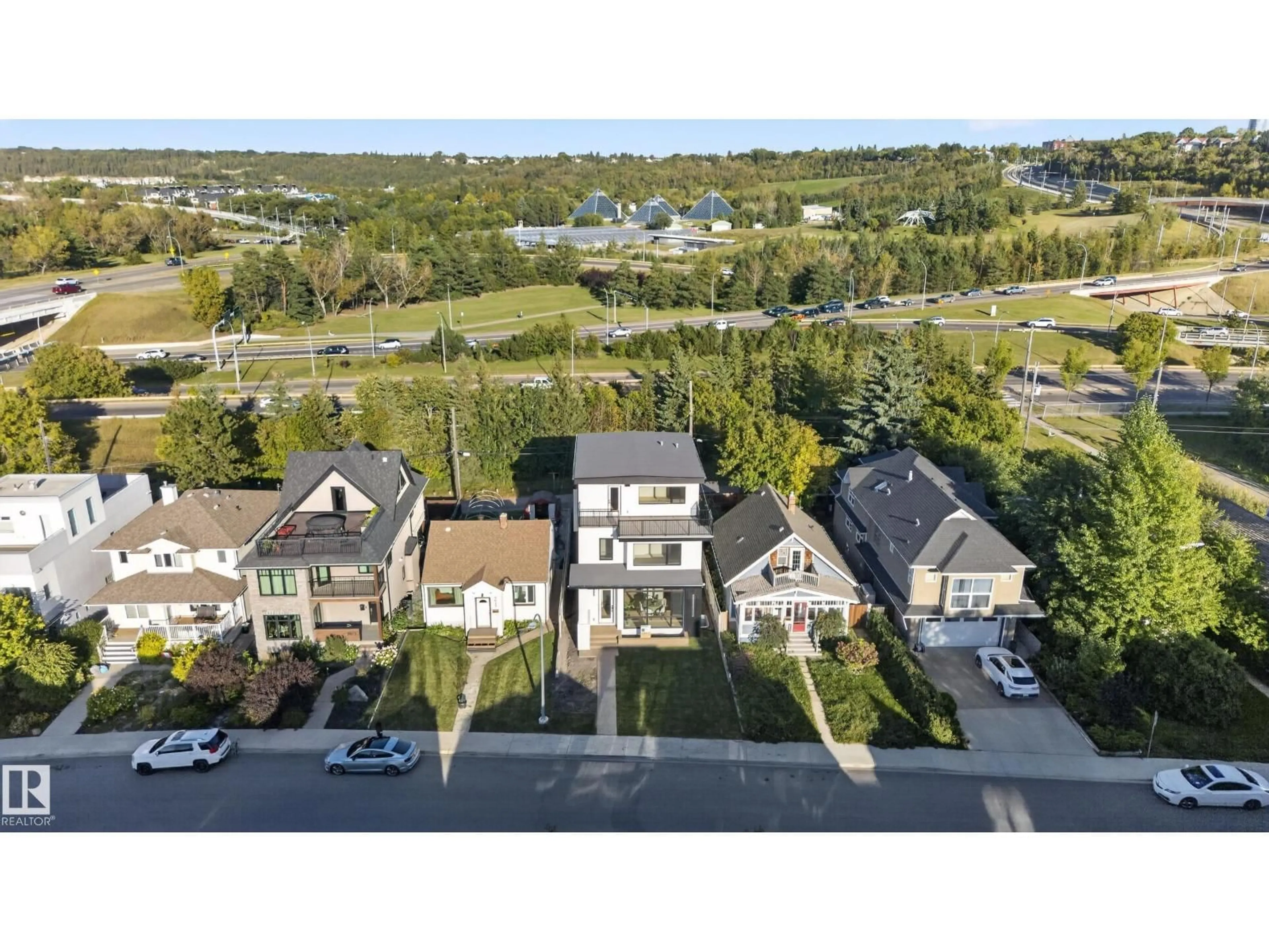 A pic from outside/outdoor area/front of a property/back of a property/a pic from drone, unknown for 9615 99A ST NW, Edmonton Alberta T6E3W9