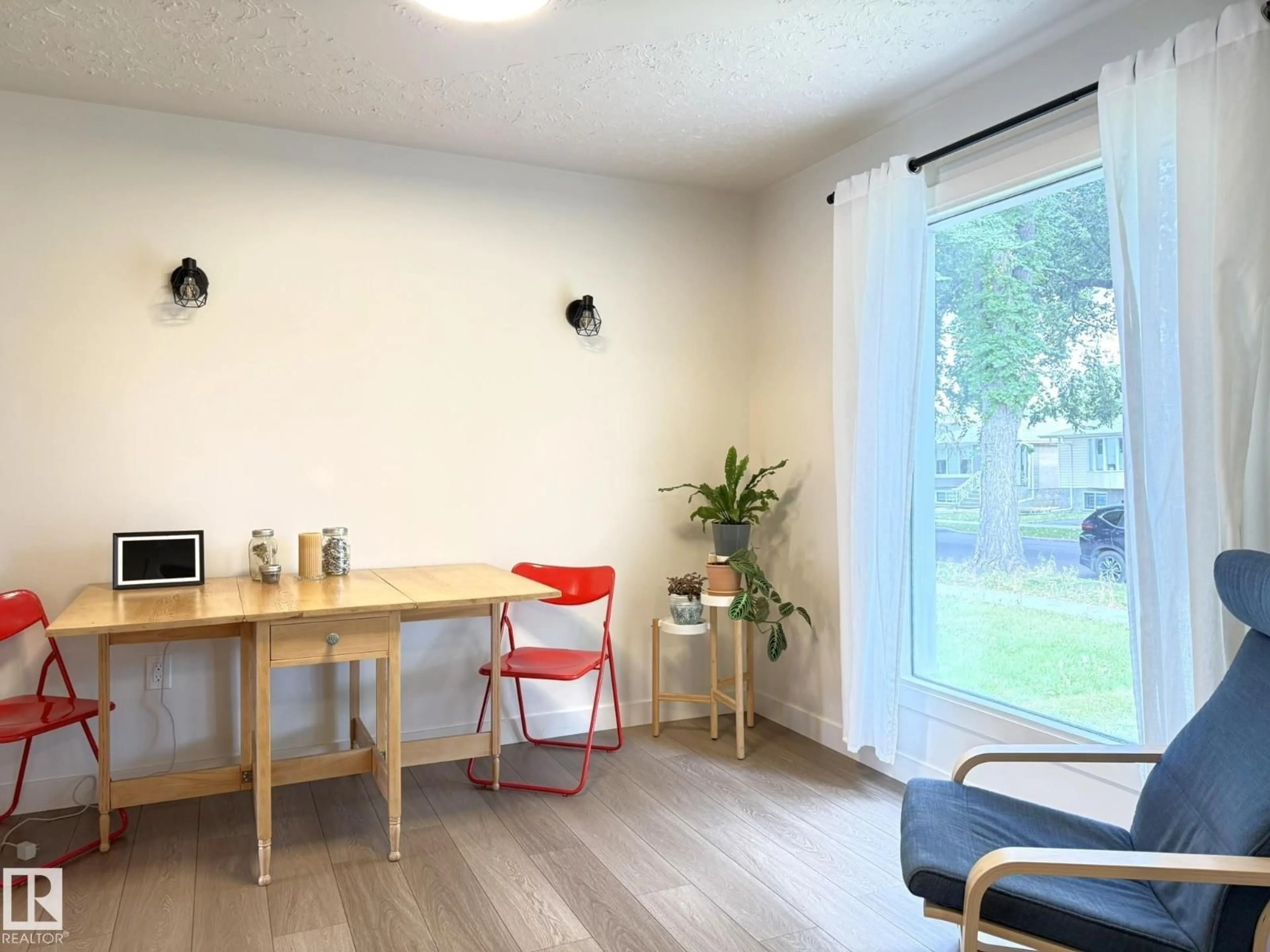 A pic of a room for 11416 90 ST, Edmonton Alberta T5B3X7