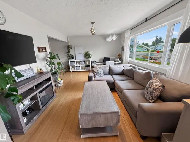 16046 95 AV, Edmonton 2
