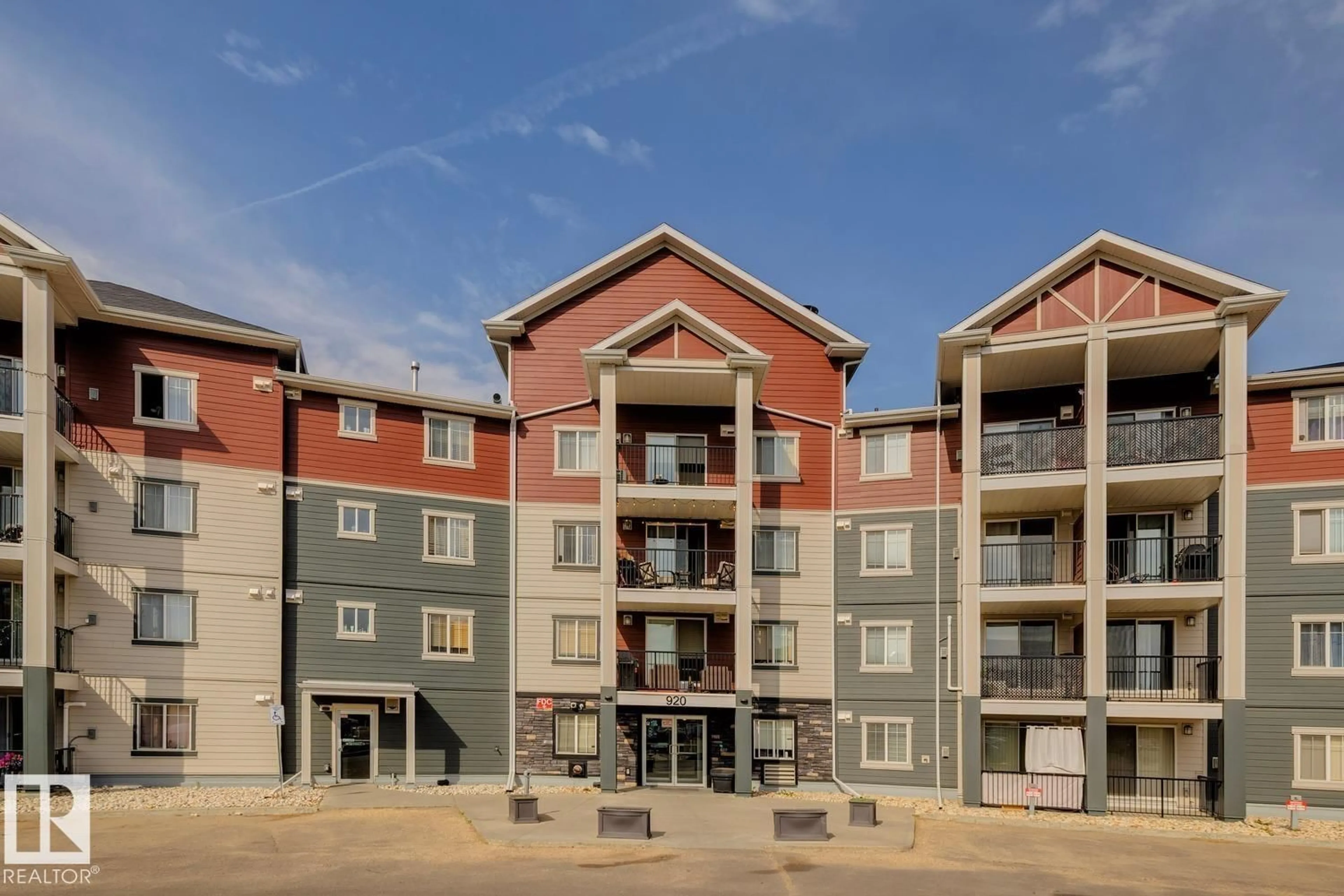 A pic from outside/outdoor area/front of a property/back of a property/a pic from drone, building for 920 - 126 156 ST, Edmonton Alberta T6R0N6