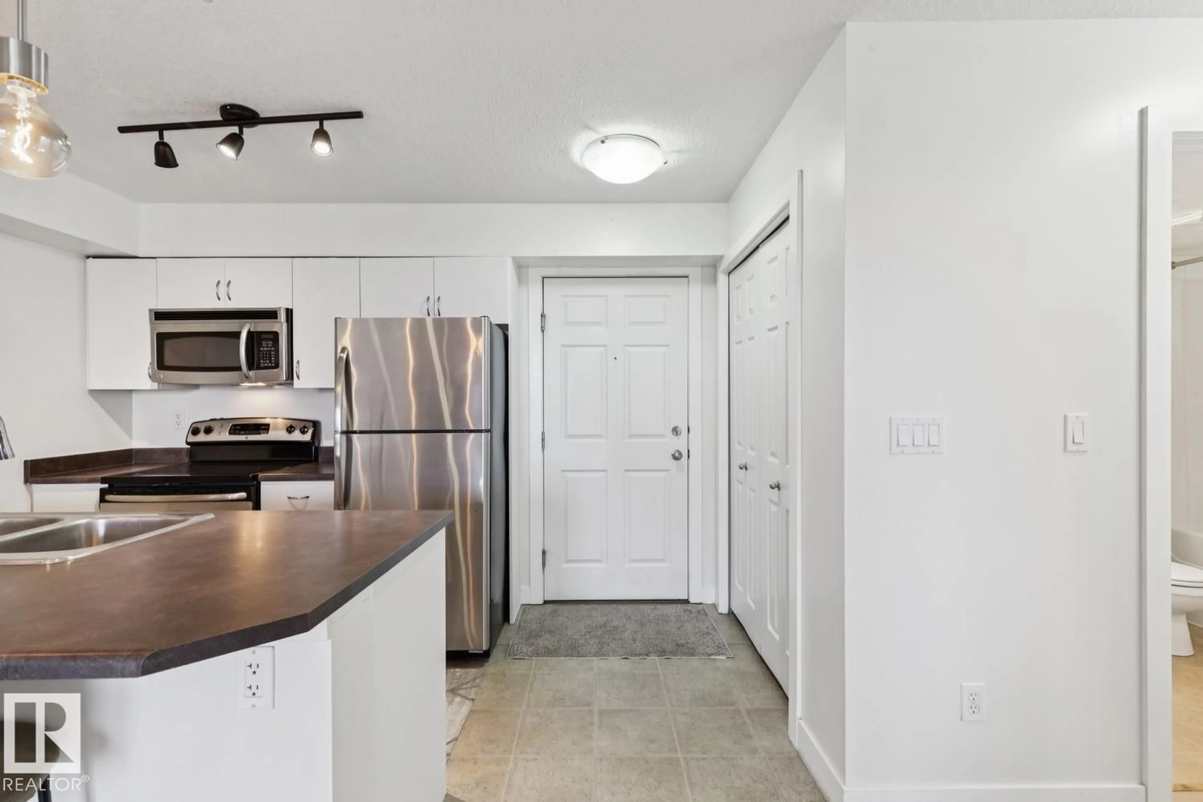 Standard kitchen, unknown for 920 - 126 156 ST, Edmonton Alberta T6R0N6