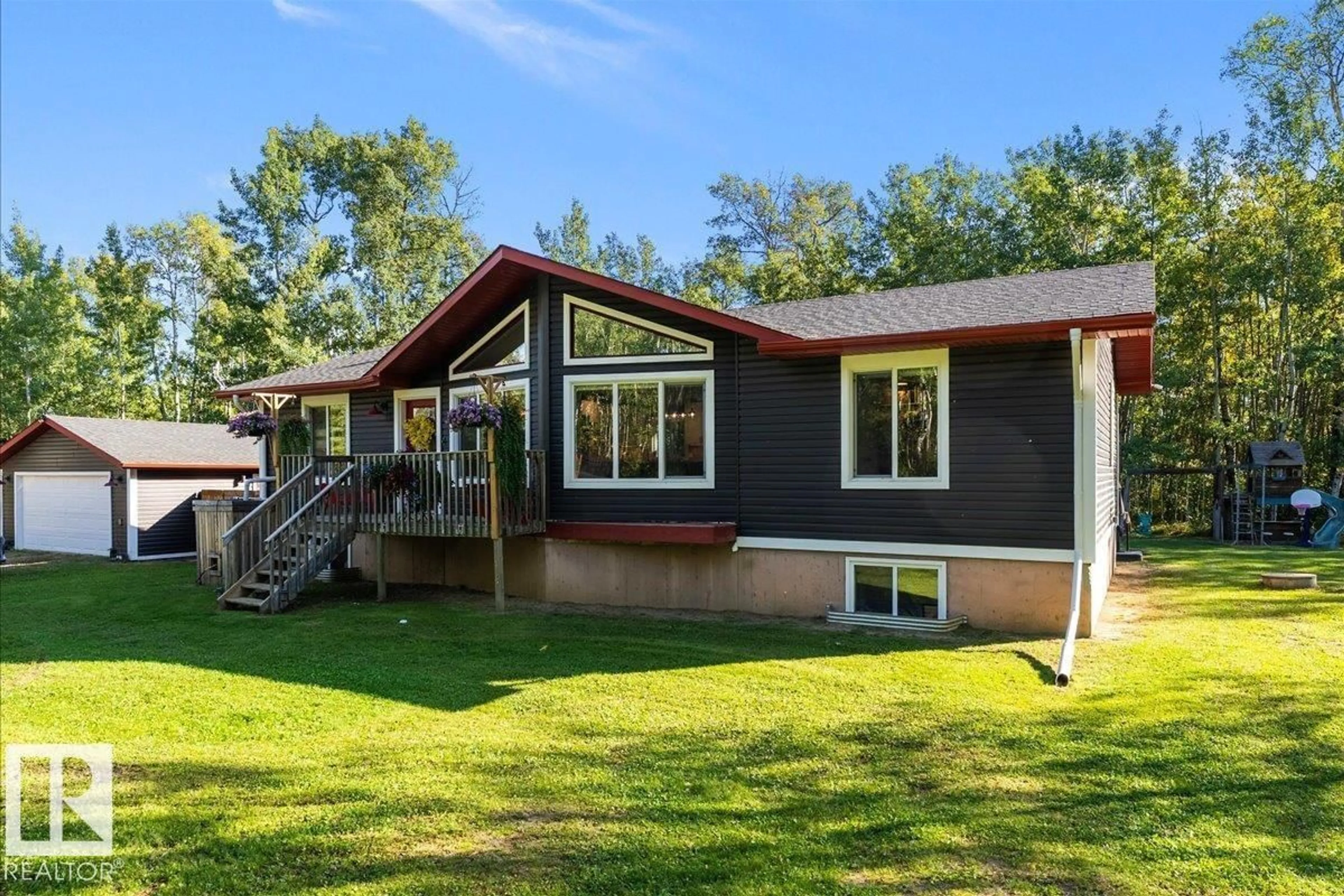 Home with vinyl exterior material, water/lake/river/ocean view for 20005 TWP RD 502, Rural Beaver County Alberta T0B4J2