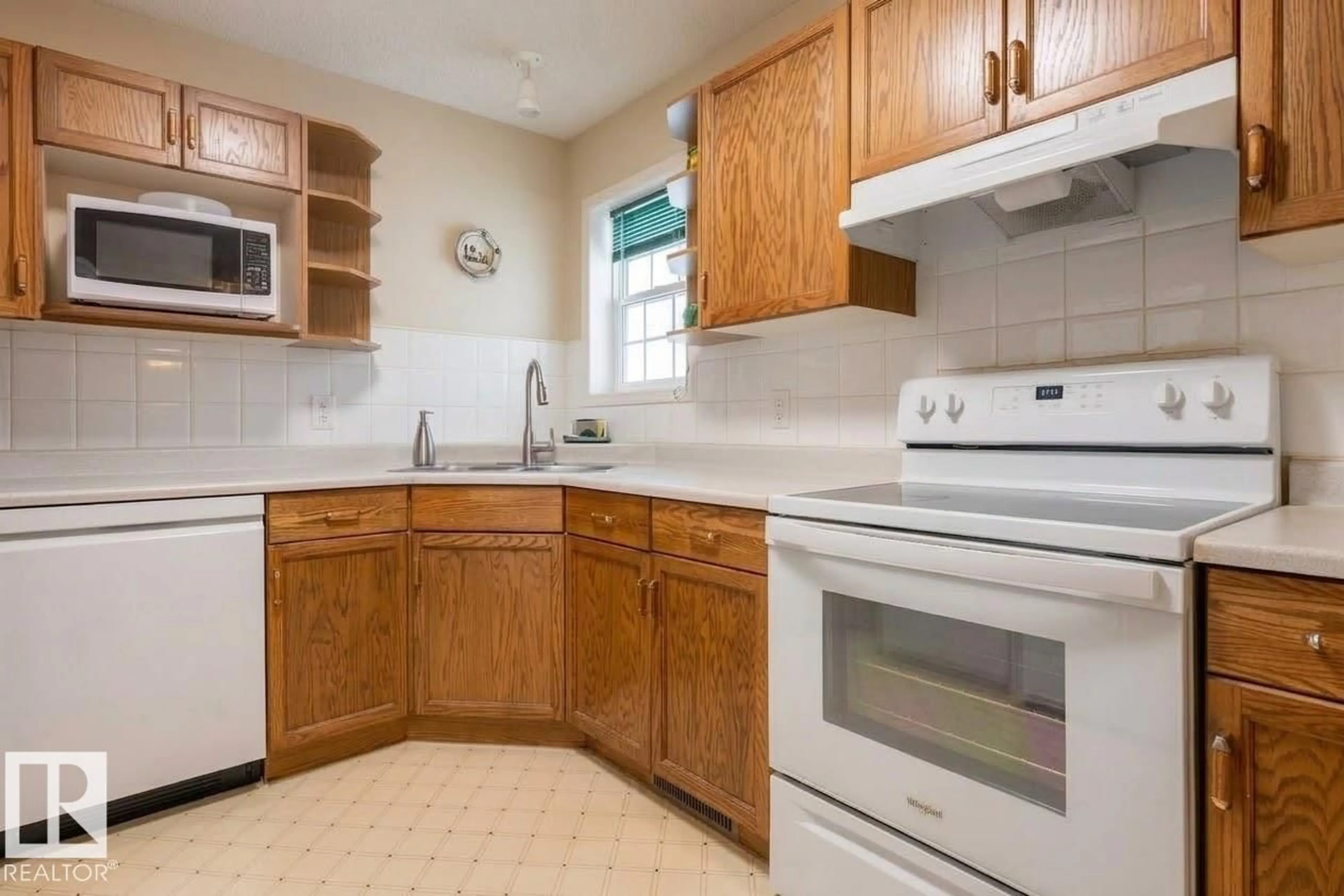 Standard kitchen, ceramic/tile floor for 48 - 3311 58 ST NW, Edmonton Alberta T6L6X3