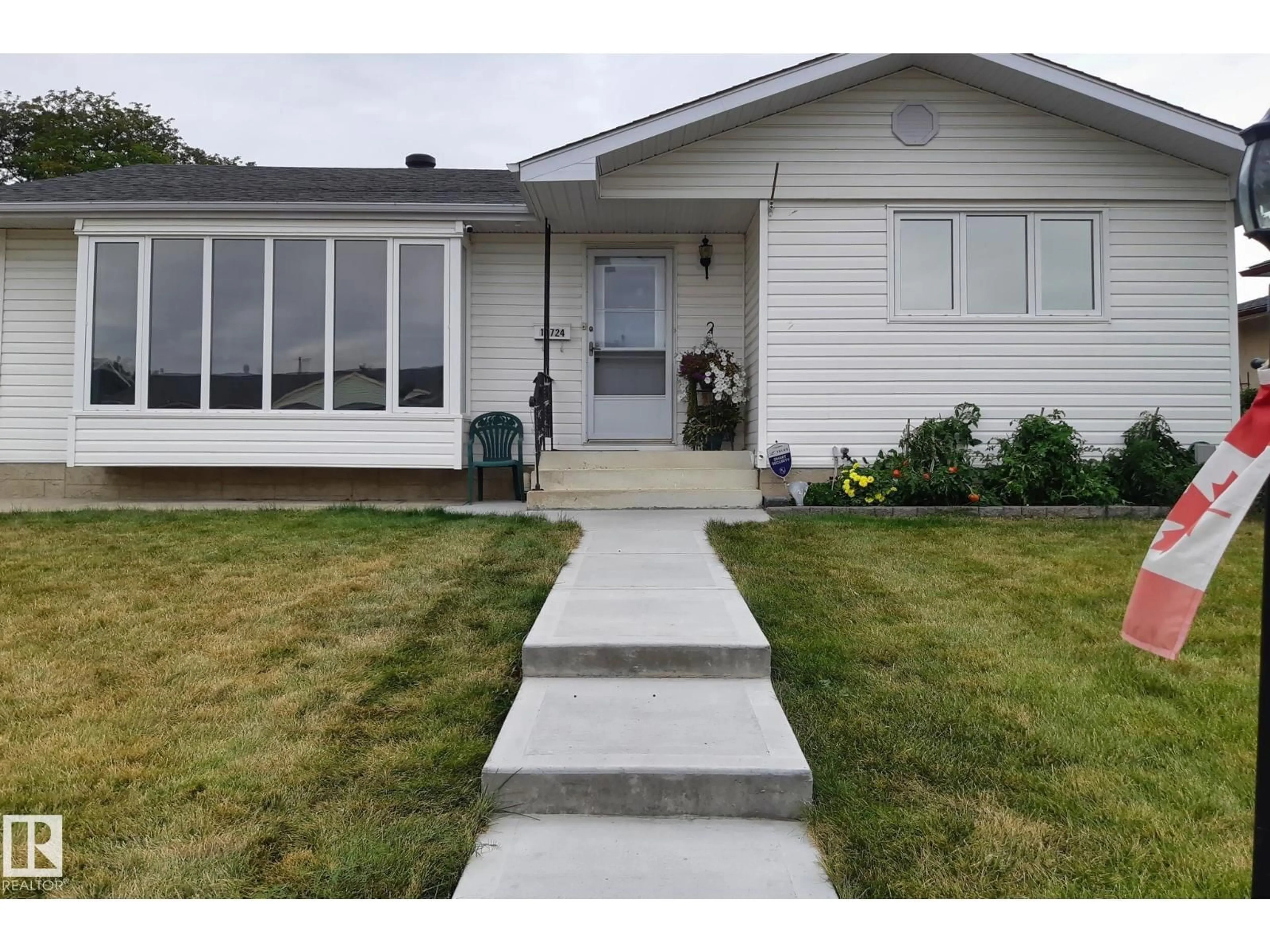 Home with vinyl exterior material, street for NW - 14724 73 ST, Edmonton Alberta T5C0V8
