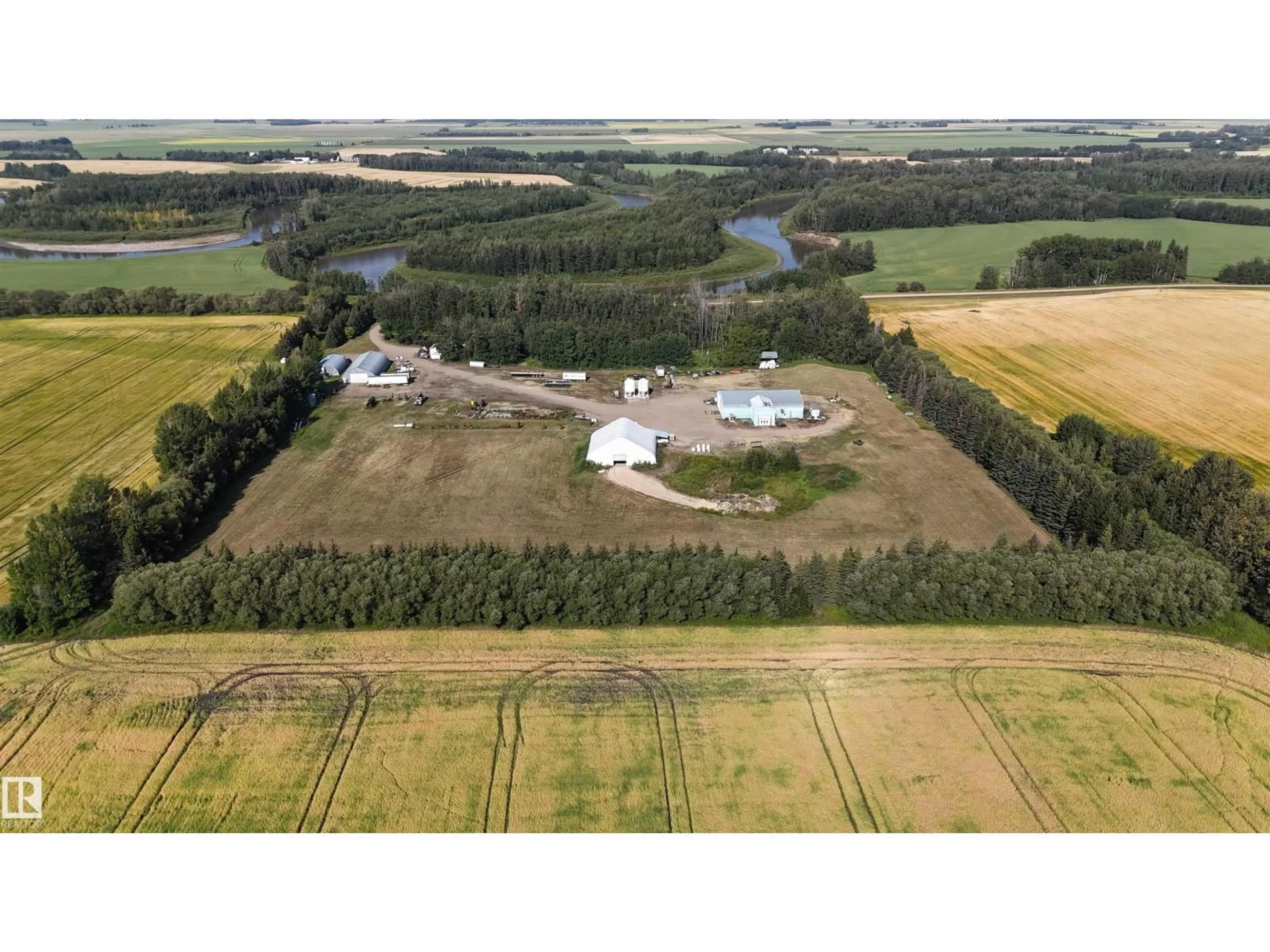A pic from outside/outdoor area/front of a property/back of a property/a pic from drone, building for 61411 RGE ROAD 272, Rural Westlock County Alberta T7P2P4
