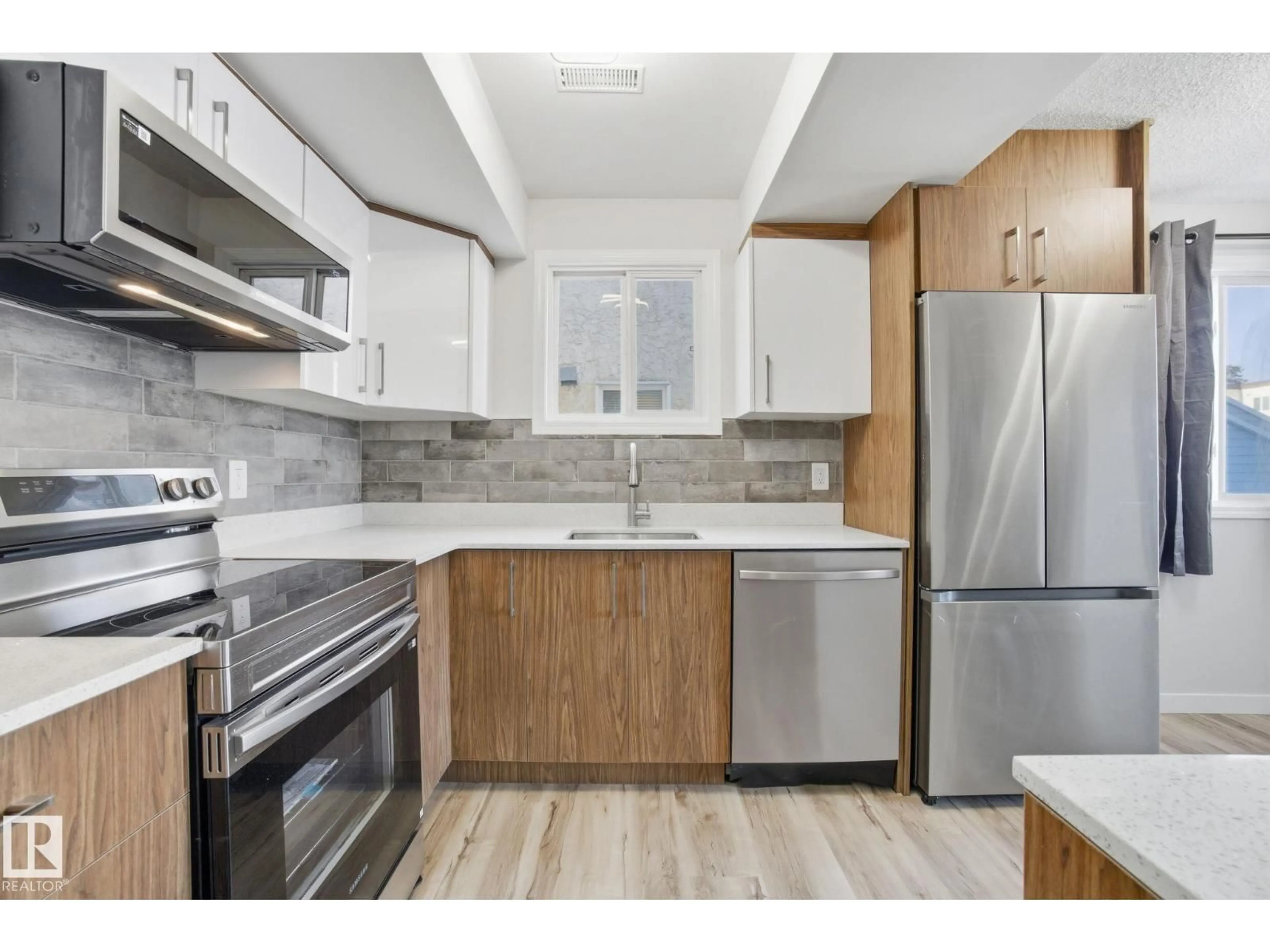 Standard kitchen, wood/laminate floor for NW - 71 LANCASTER TC, Edmonton Alberta T5X5S5