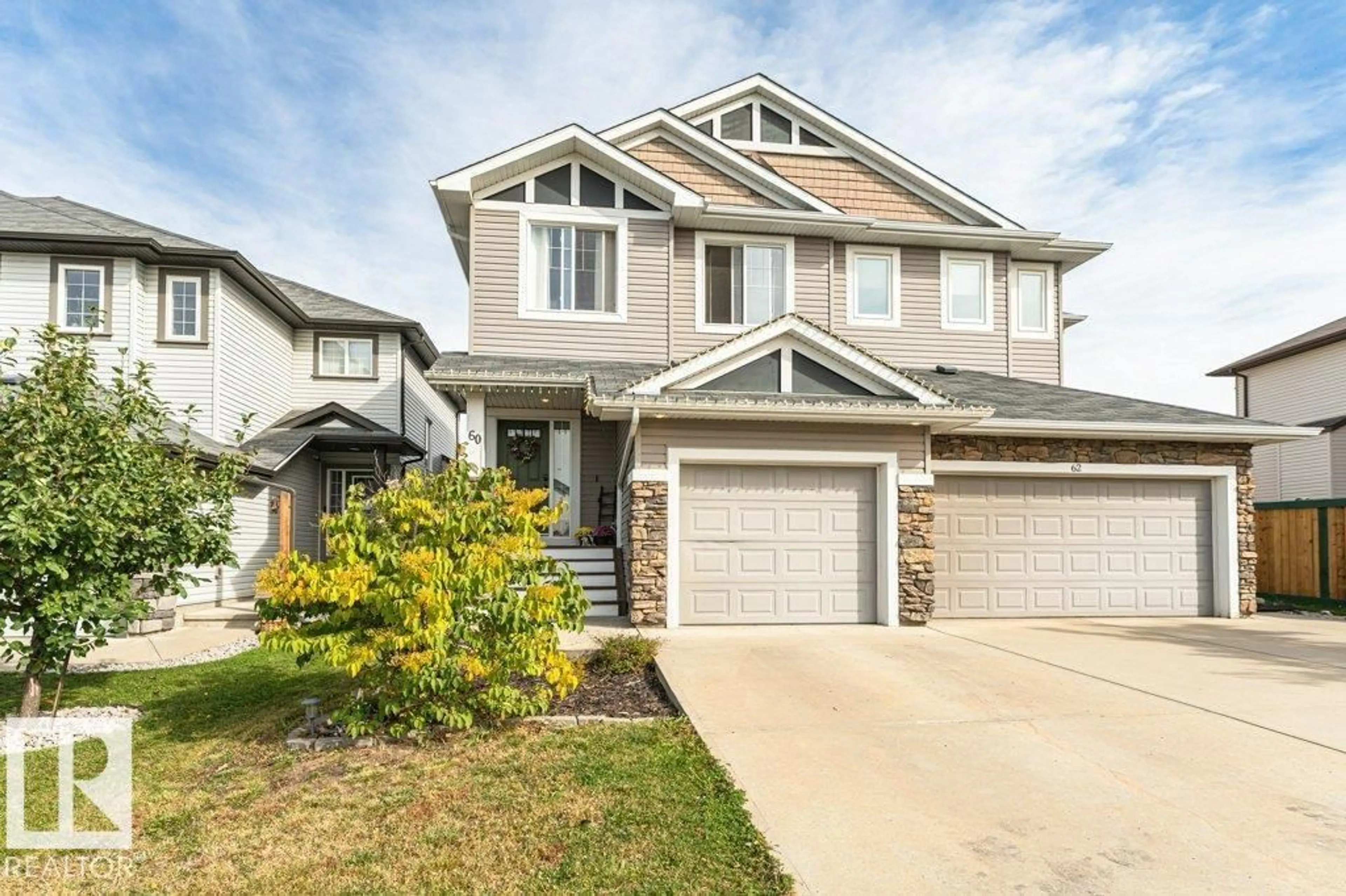 Home with vinyl exterior material, street for 60 WOODBRIDGE LI, Fort Saskatchewan Alberta T8L0H8