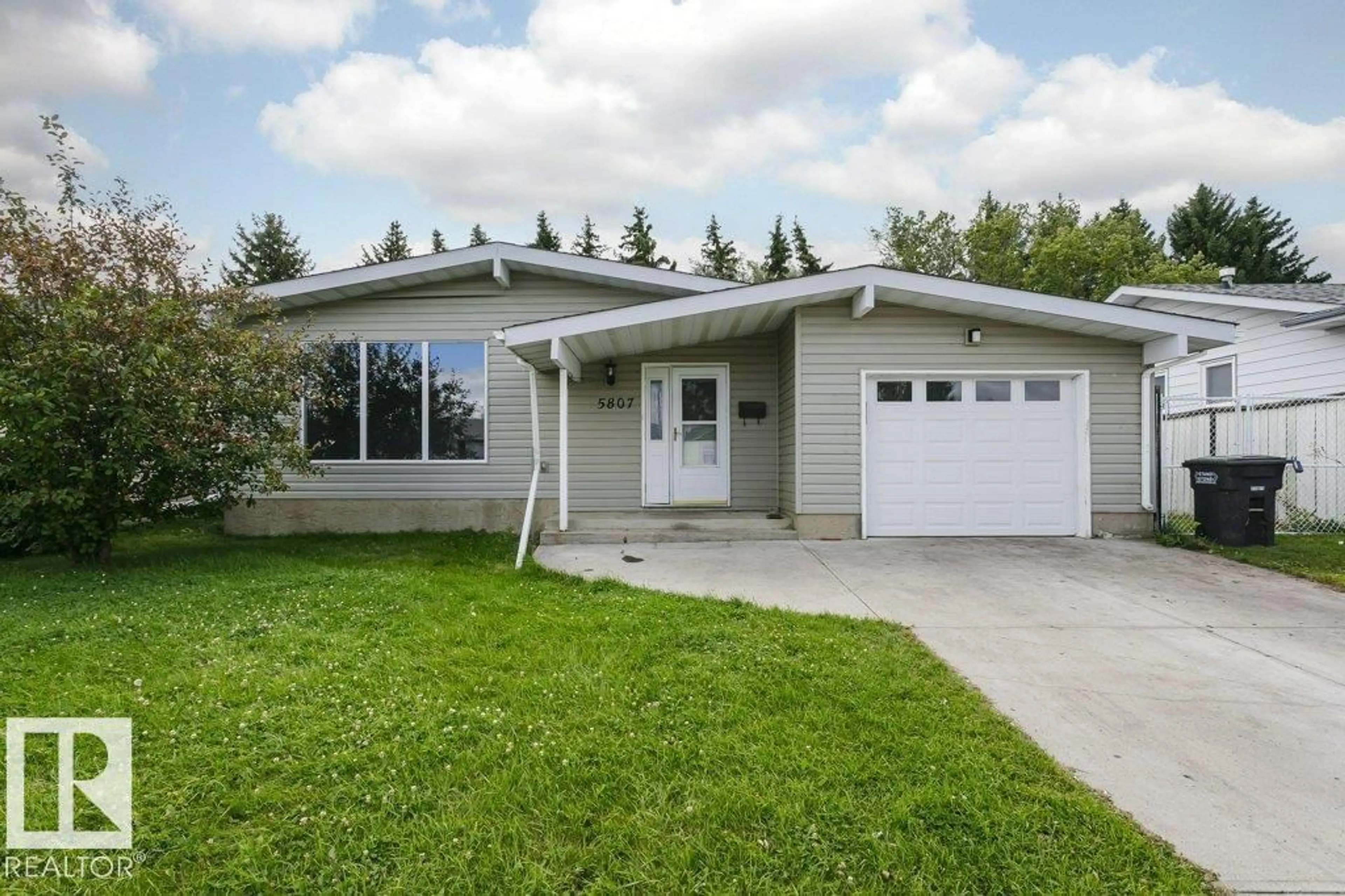 Home with vinyl exterior material, street for 5807 52 AV, Redwater Alberta T0A2W0
