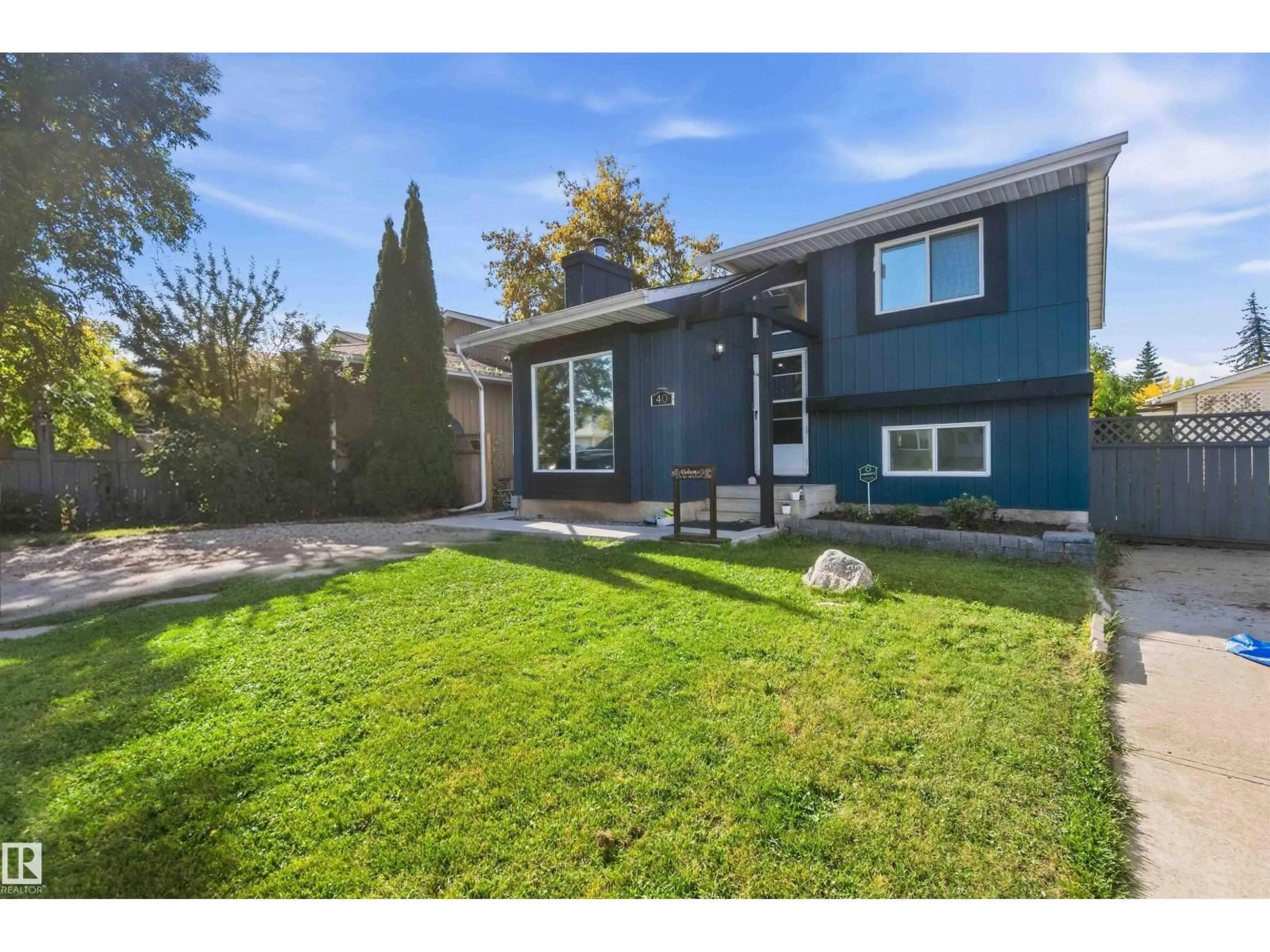 Home with vinyl exterior material, street for 40 GREENWOOD DR, Spruce Grove Alberta T7X1X4