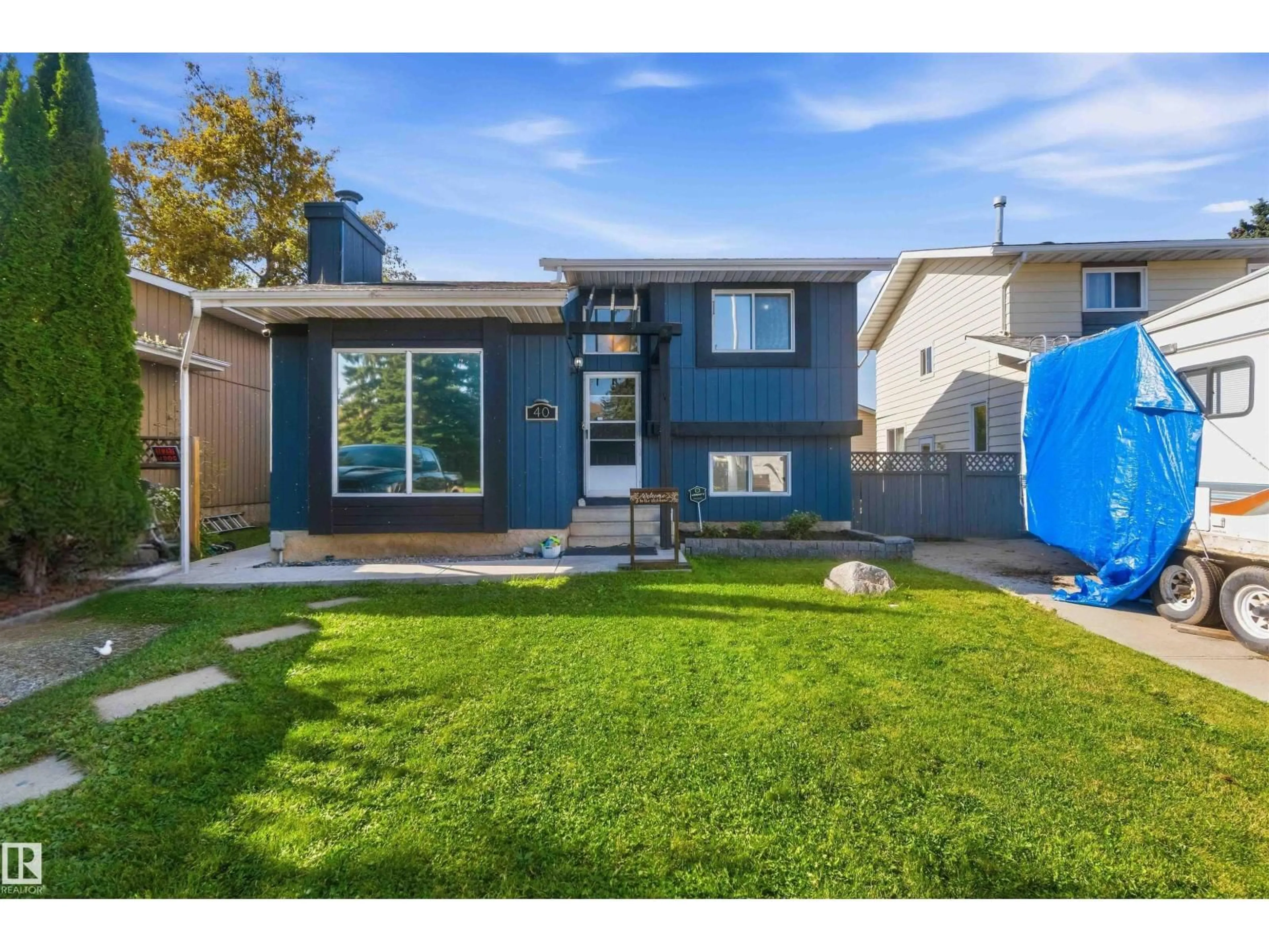 Home with vinyl exterior material, street for 40 GREENWOOD DR, Spruce Grove Alberta T7X1X4