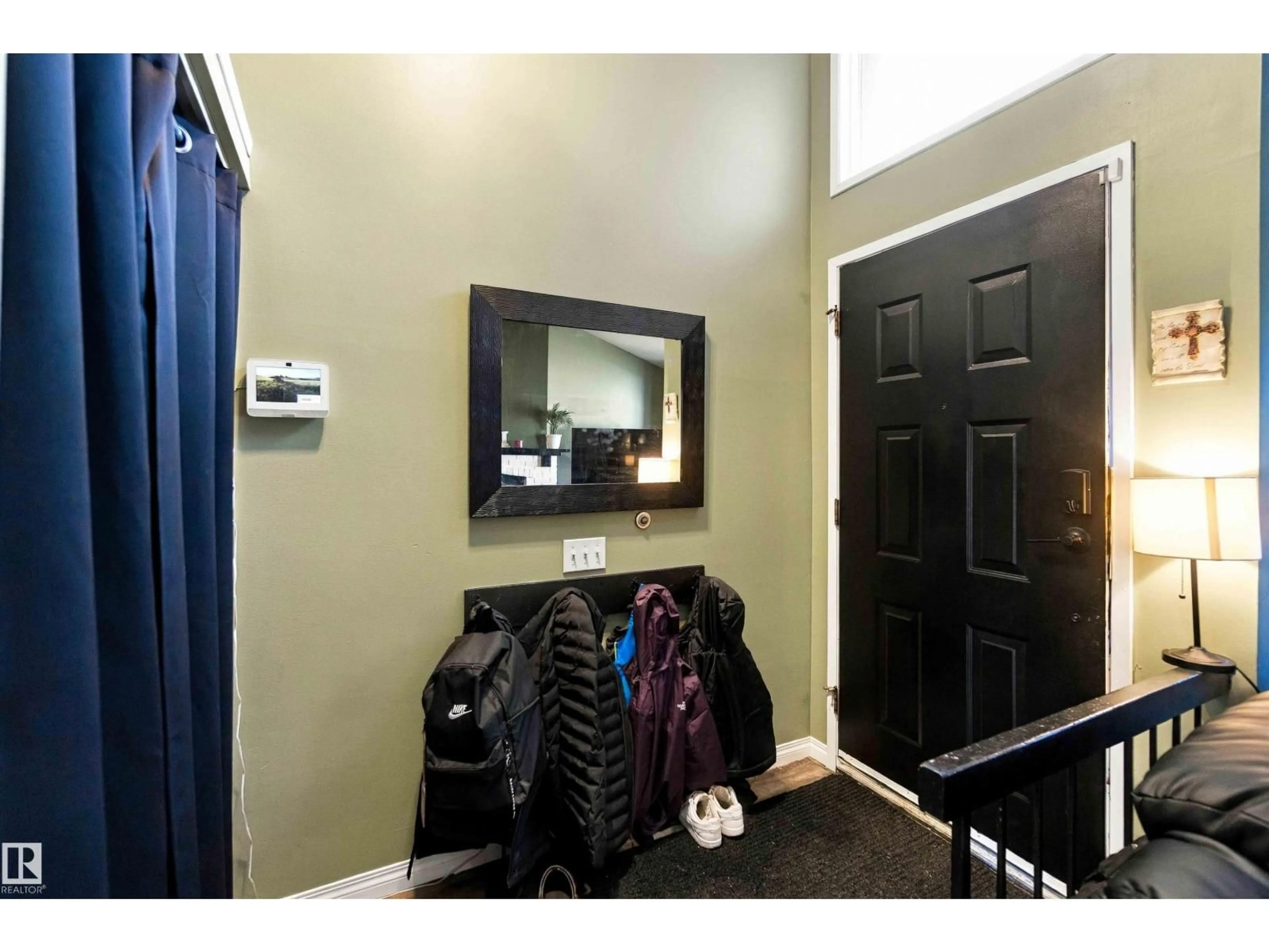 Indoor entryway for 40 GREENWOOD DR, Spruce Grove Alberta T7X1X4