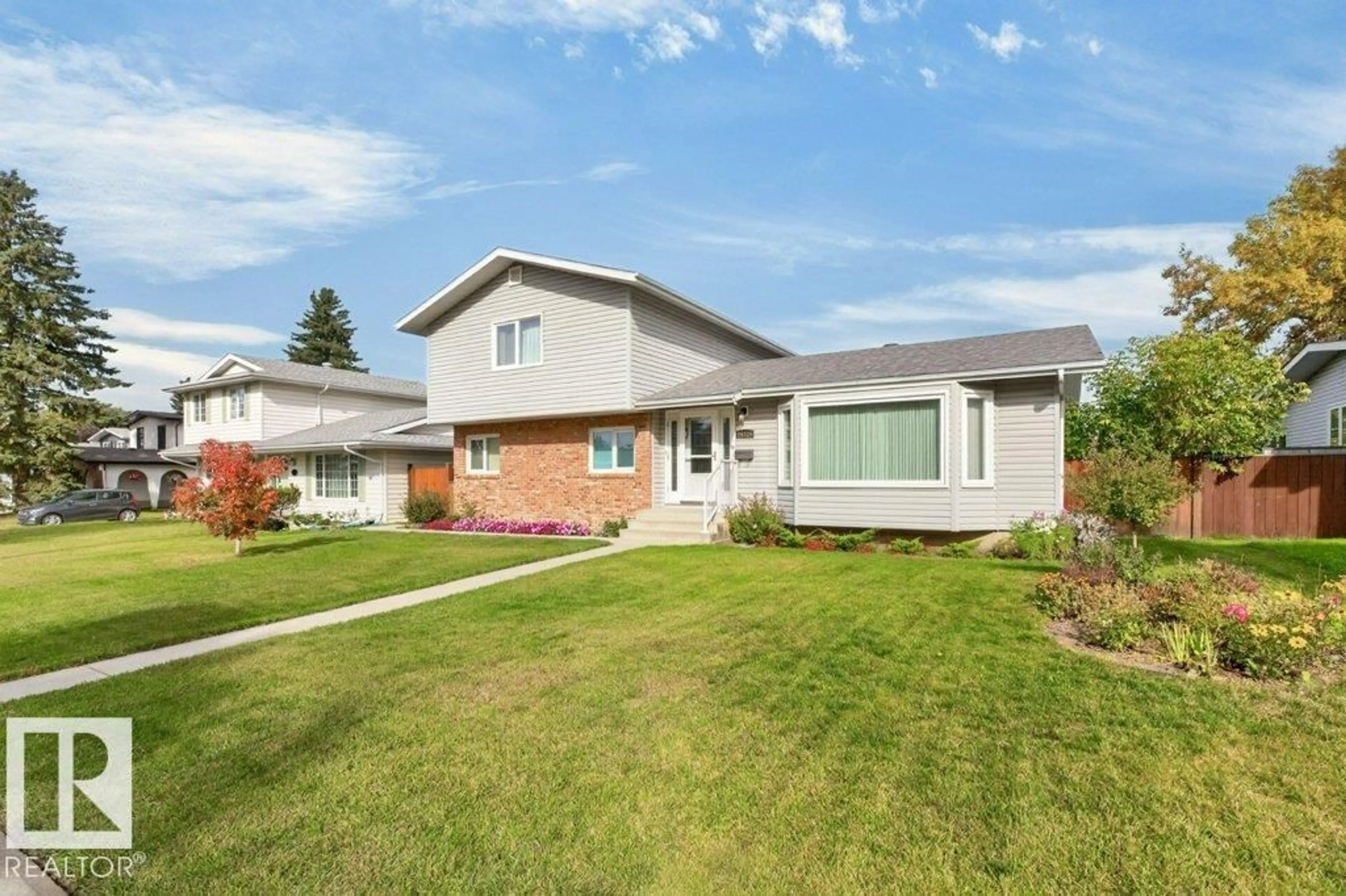 Home with vinyl exterior material, street for 14316 59 AV, Edmonton Alberta T6H1G8