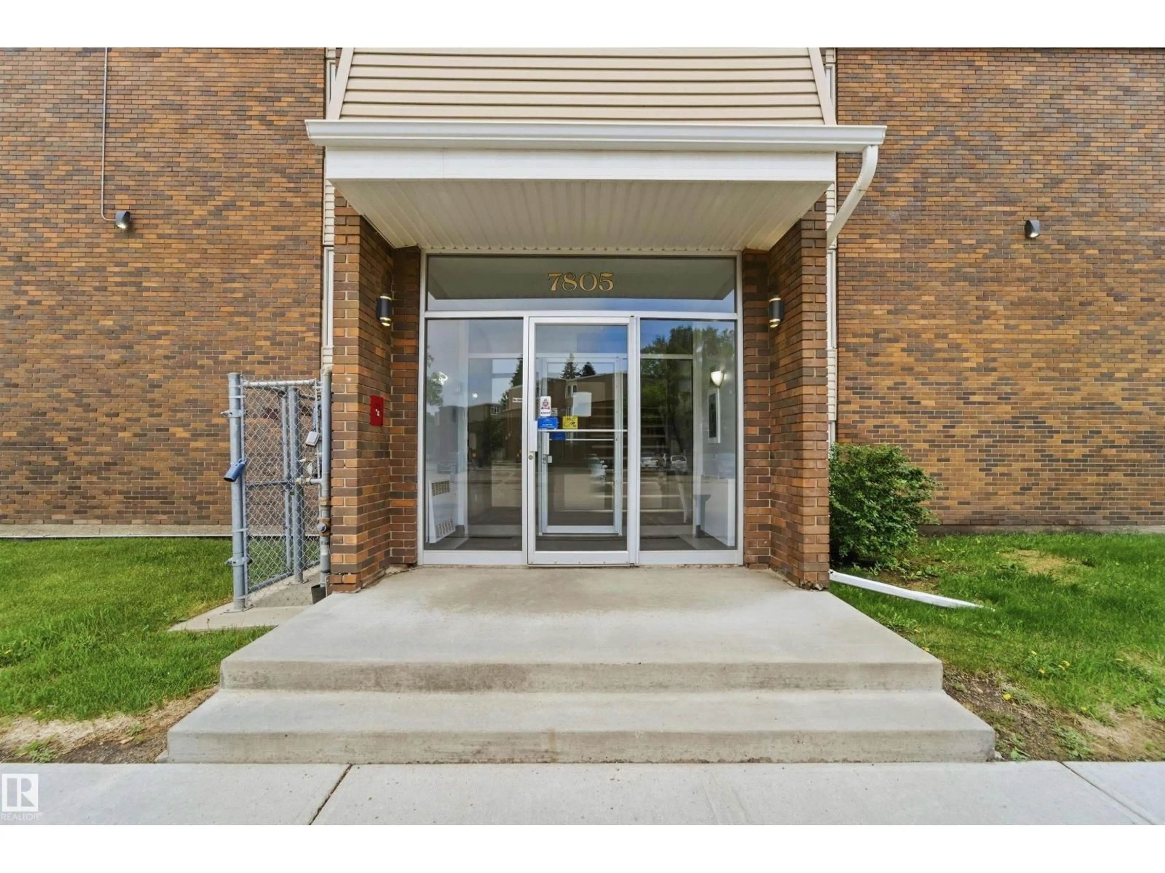 Indoor foyer for #110 - 7805 159 ST, Edmonton Alberta T5R2E1