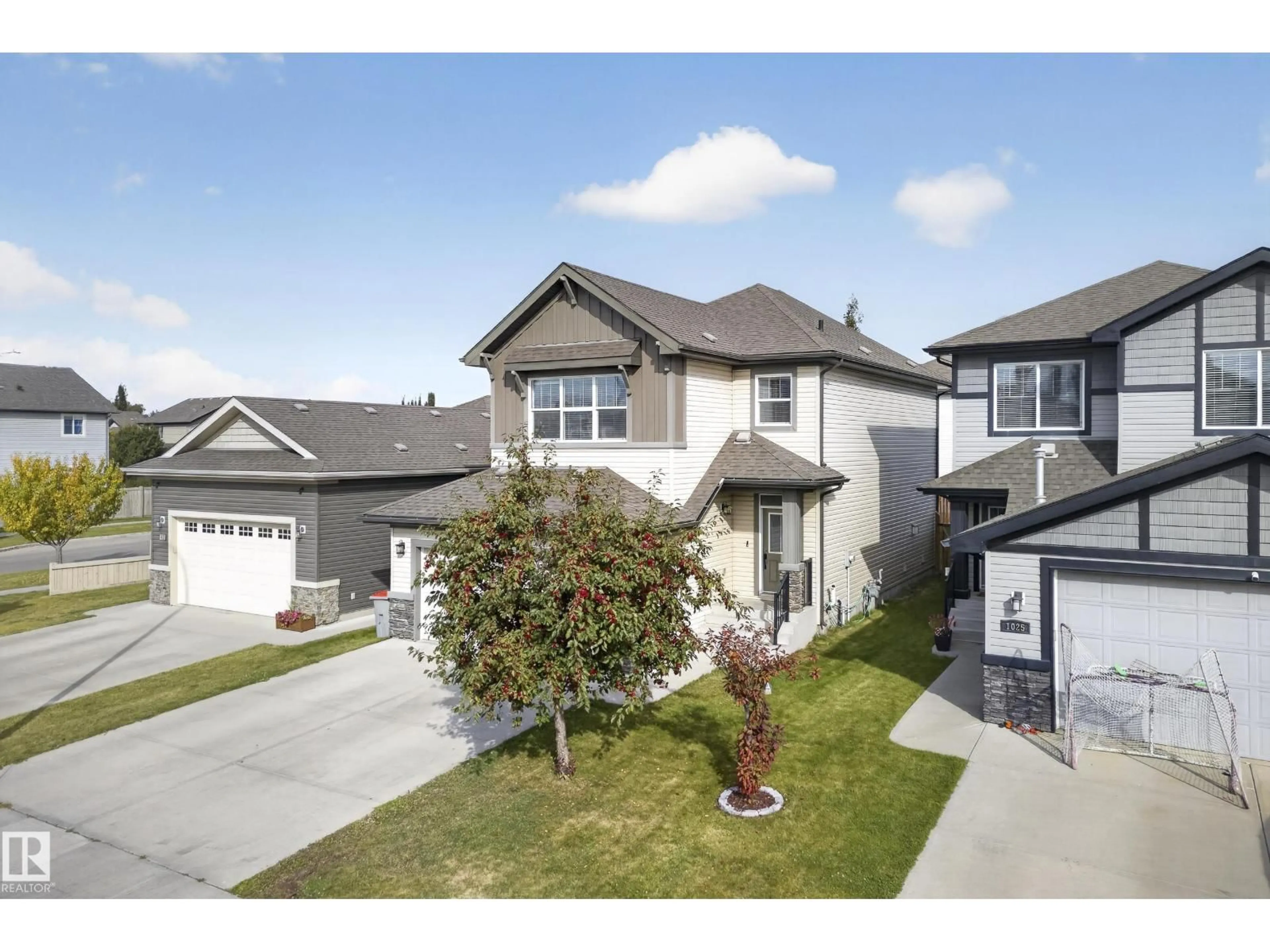 A pic from outside/outdoor area/front of a property/back of a property/a pic from drone, street for 1023 SOUTH CREEK WD, Stony Plain Alberta T7Z0C9