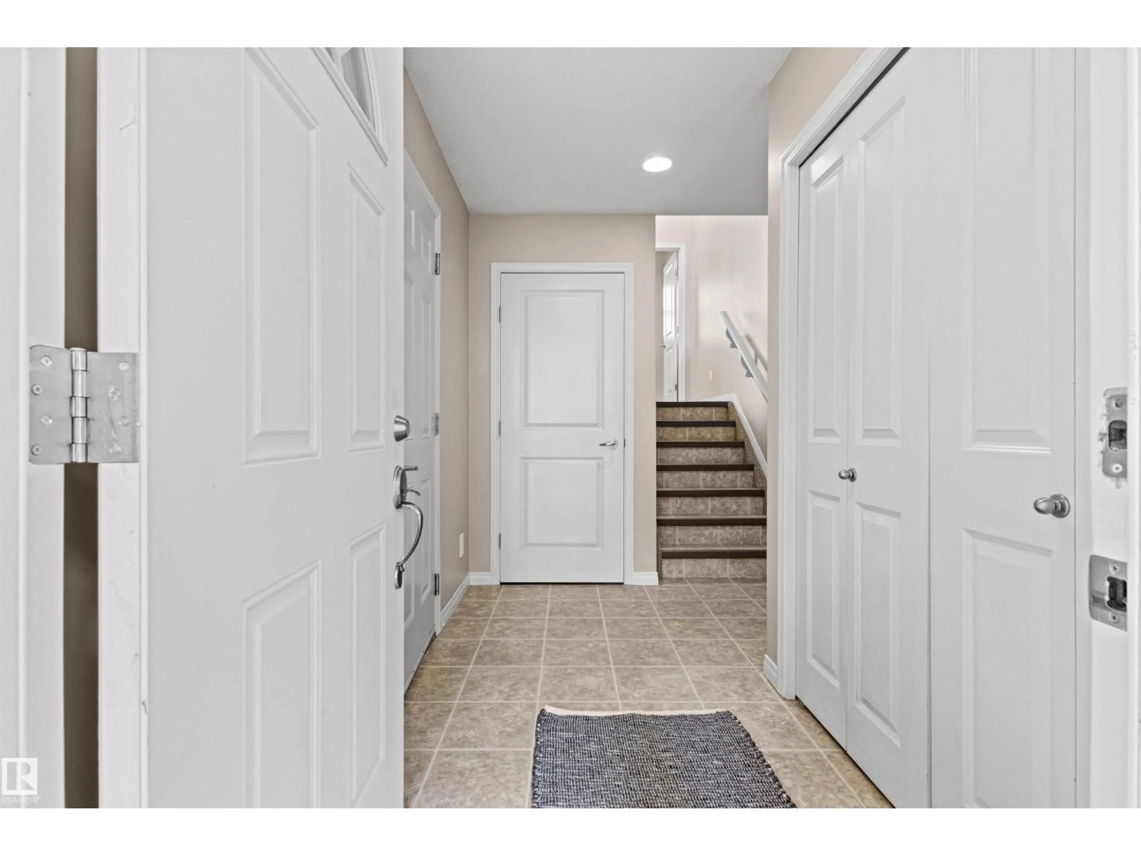 Indoor entryway for #30 - 9904 101 AV, Morinville Alberta T8R0E2