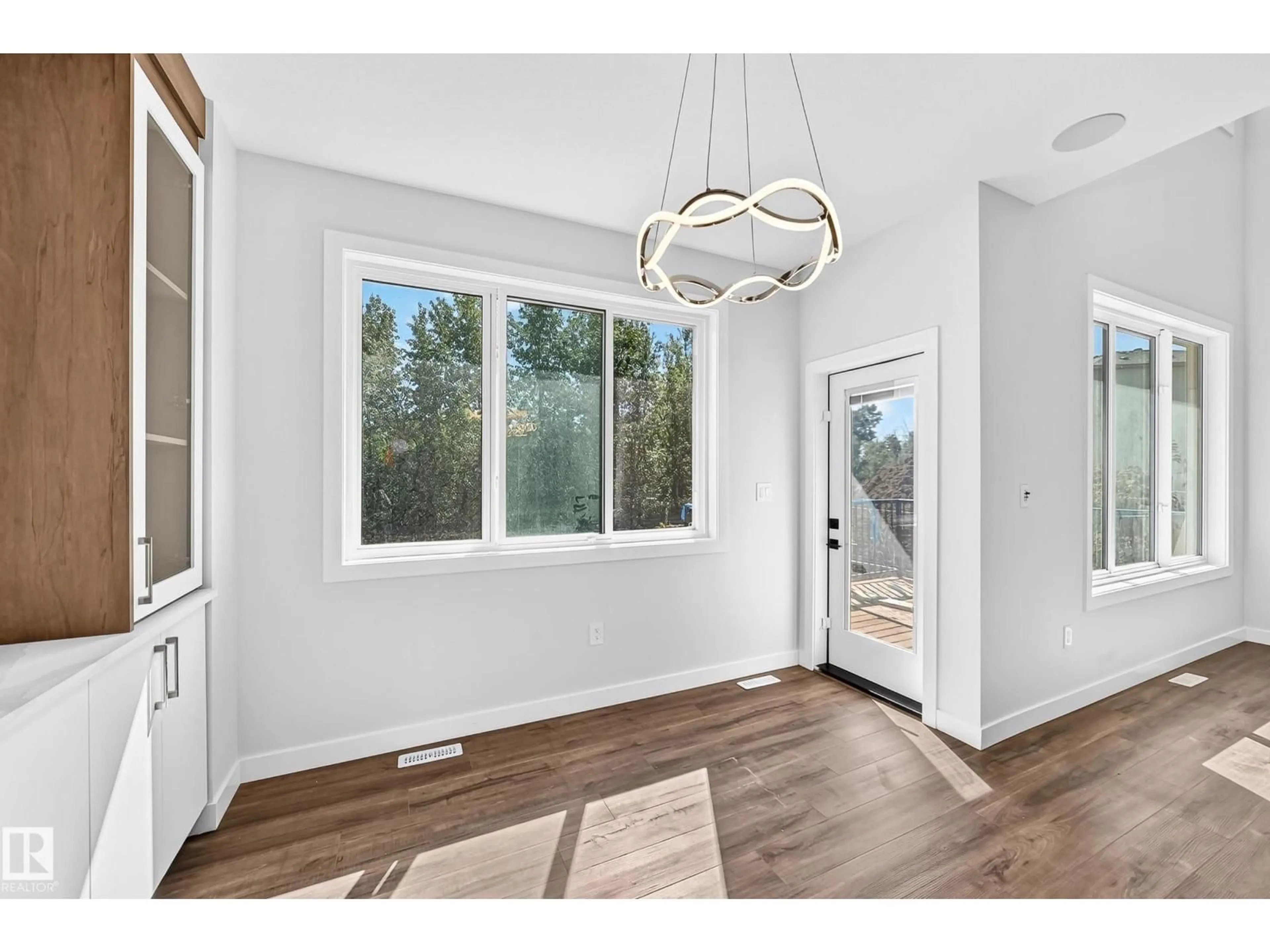 Indoor entryway for 19 TEAKWOOD TC, Spruce Grove Alberta T7X4S9
