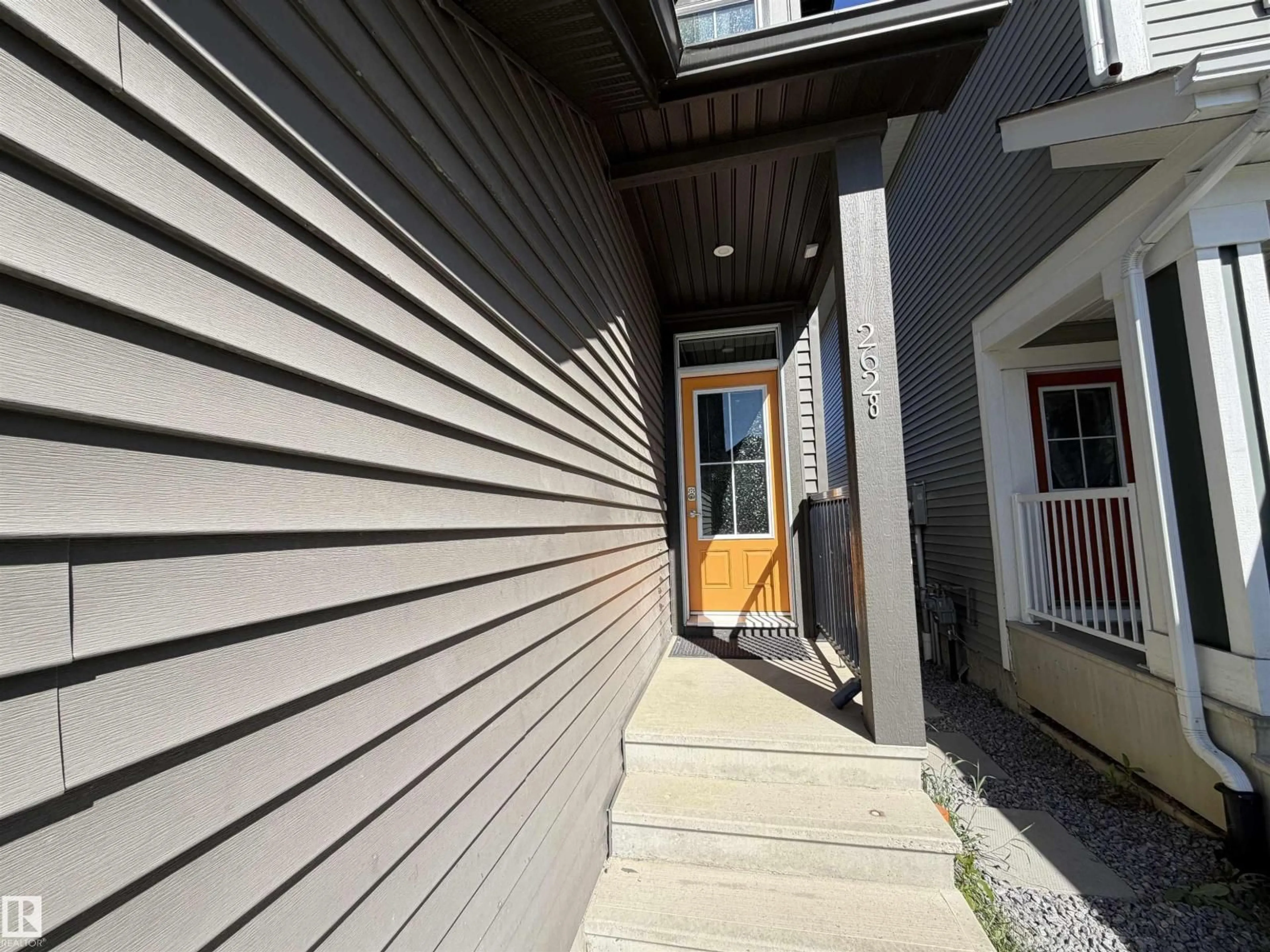 Indoor entryway for 2628 DONAGHEY CR, Edmonton Alberta T6W4T2