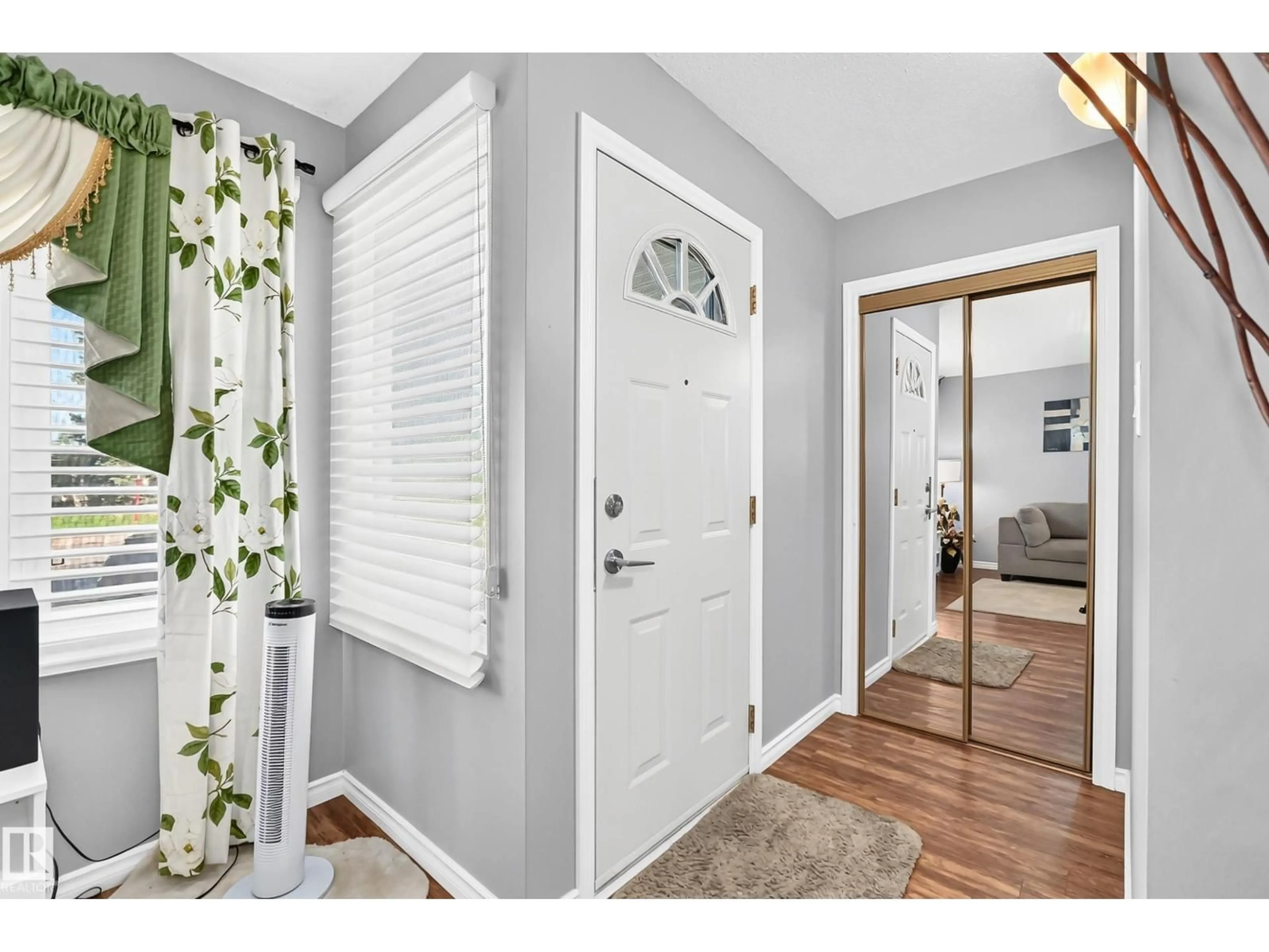 Indoor entryway for NW - 12209 134B AV, Edmonton Alberta T5L3W9