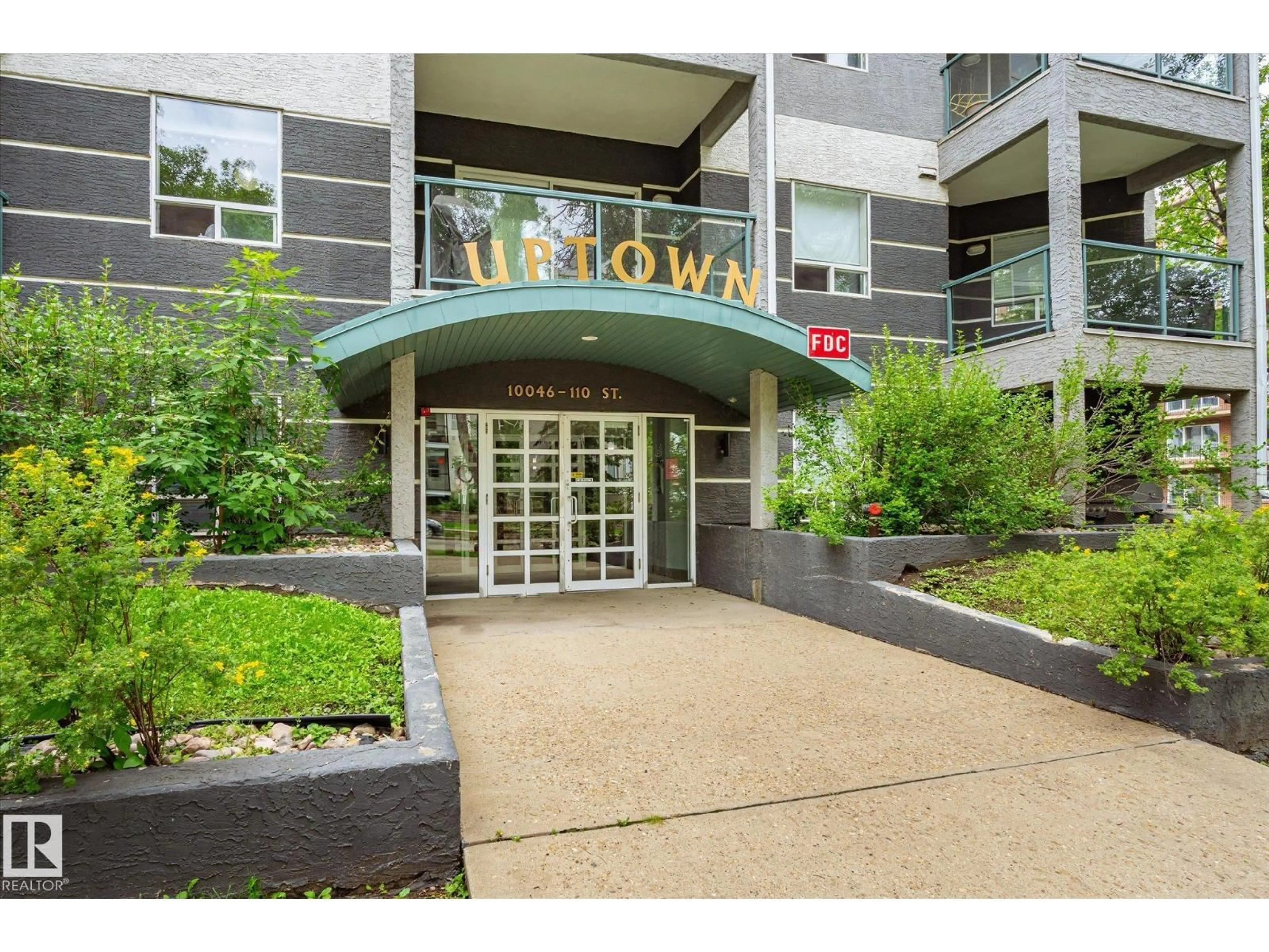 Indoor foyer for #403 - 10046 110 ST, Edmonton Alberta T5K2Y2