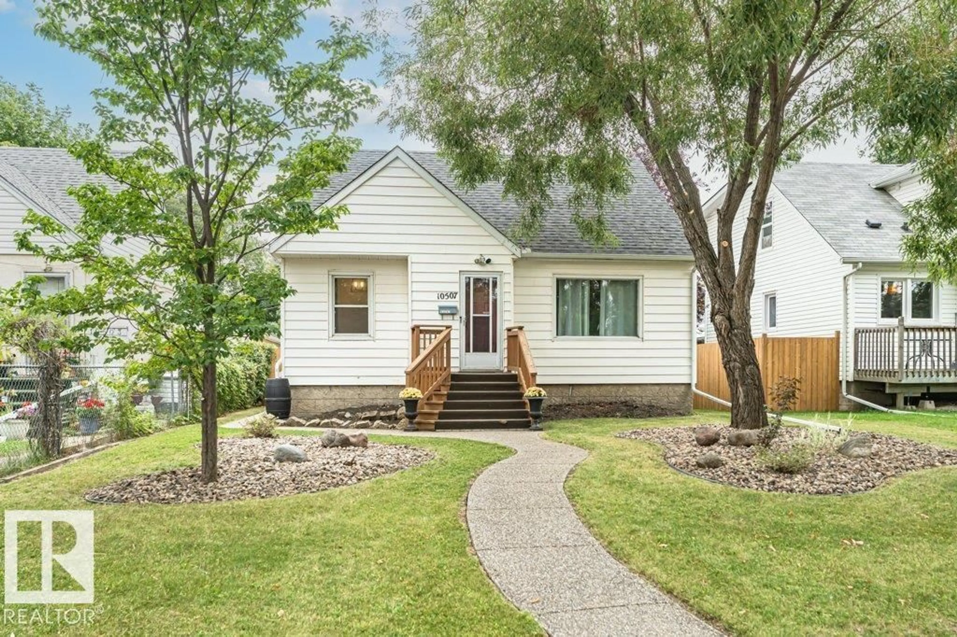 Home with vinyl exterior material, street for 10507 67 AV, Edmonton Alberta T6H1Z4