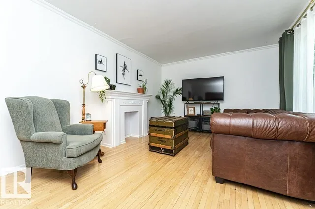 10507 67 AV, Edmonton 5