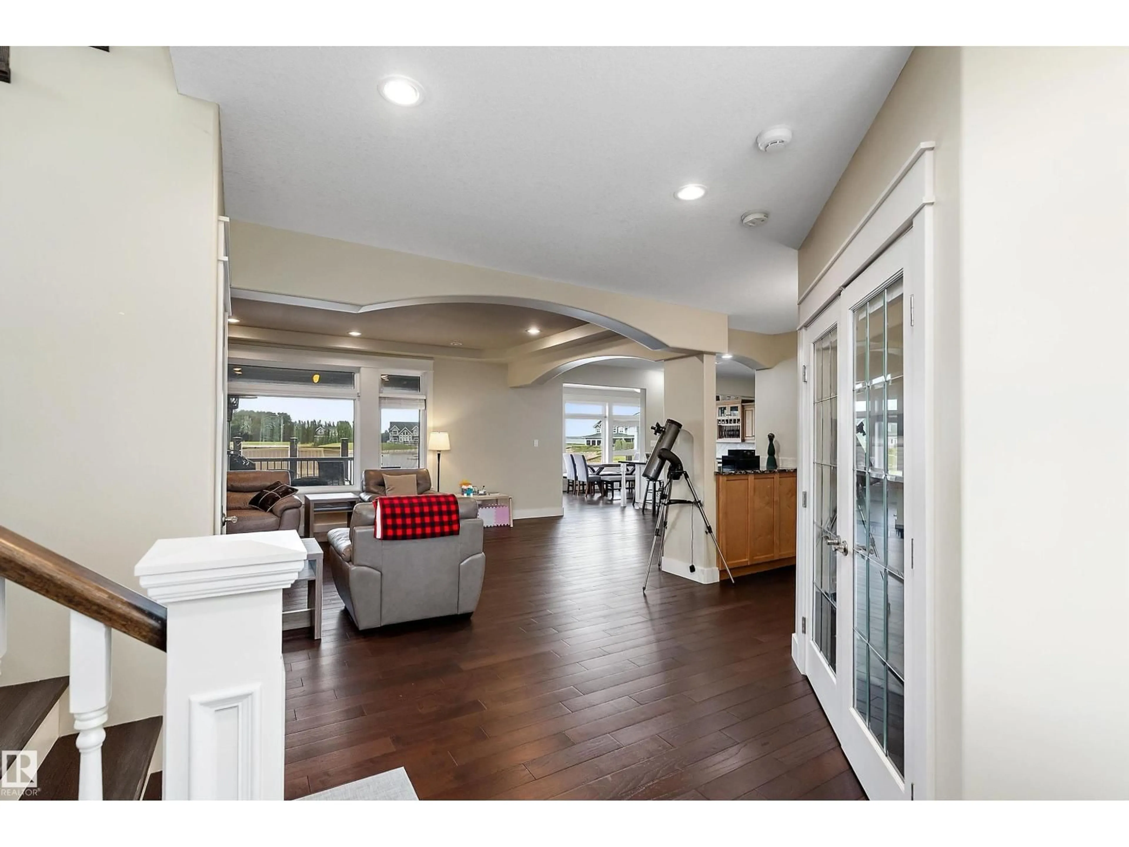 Indoor foyer for 36 SUNSET HARBOUR, Rural Wetaskiwin County Alberta T0C2V0