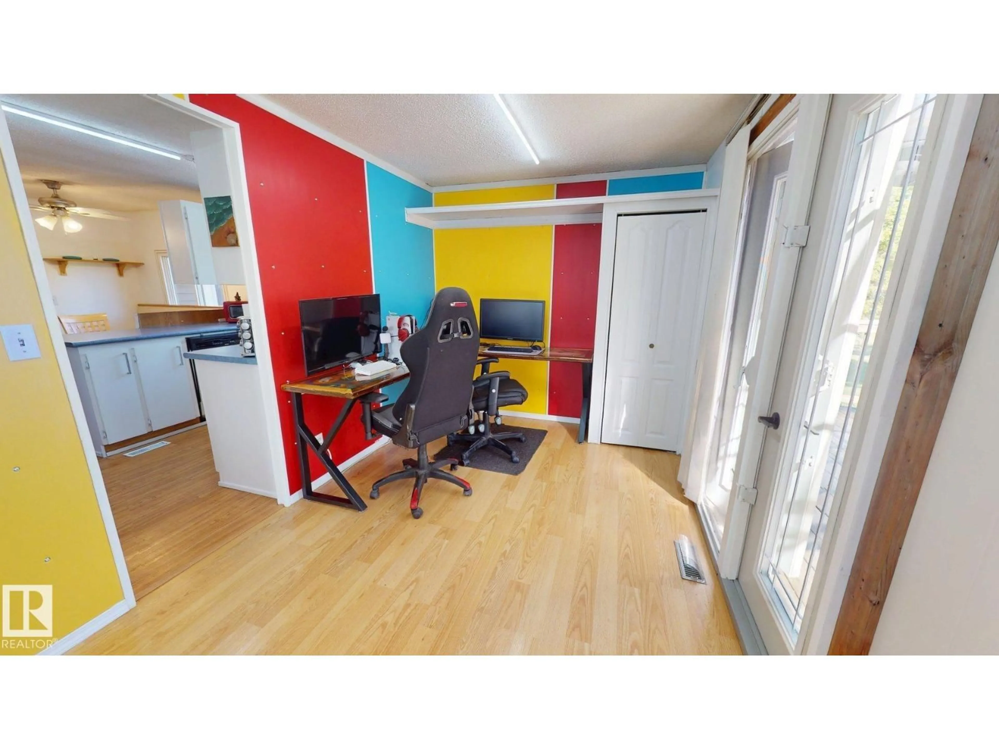 A pic of a room for 27324 TOWNSHIP RD, Rural Parkland County Alberta T7X3S2