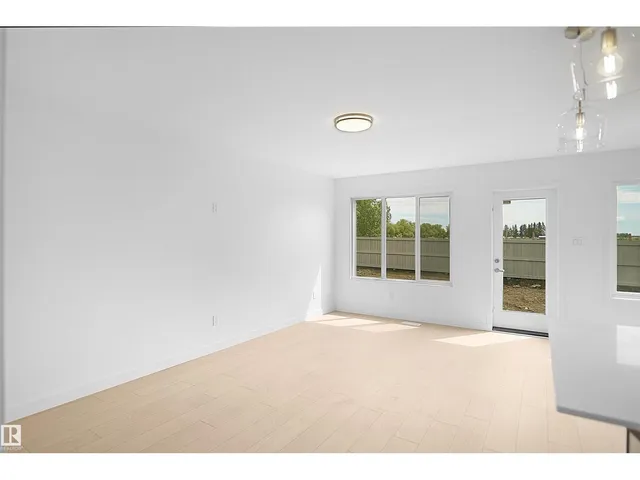 18818 29 AV, Edmonton 4