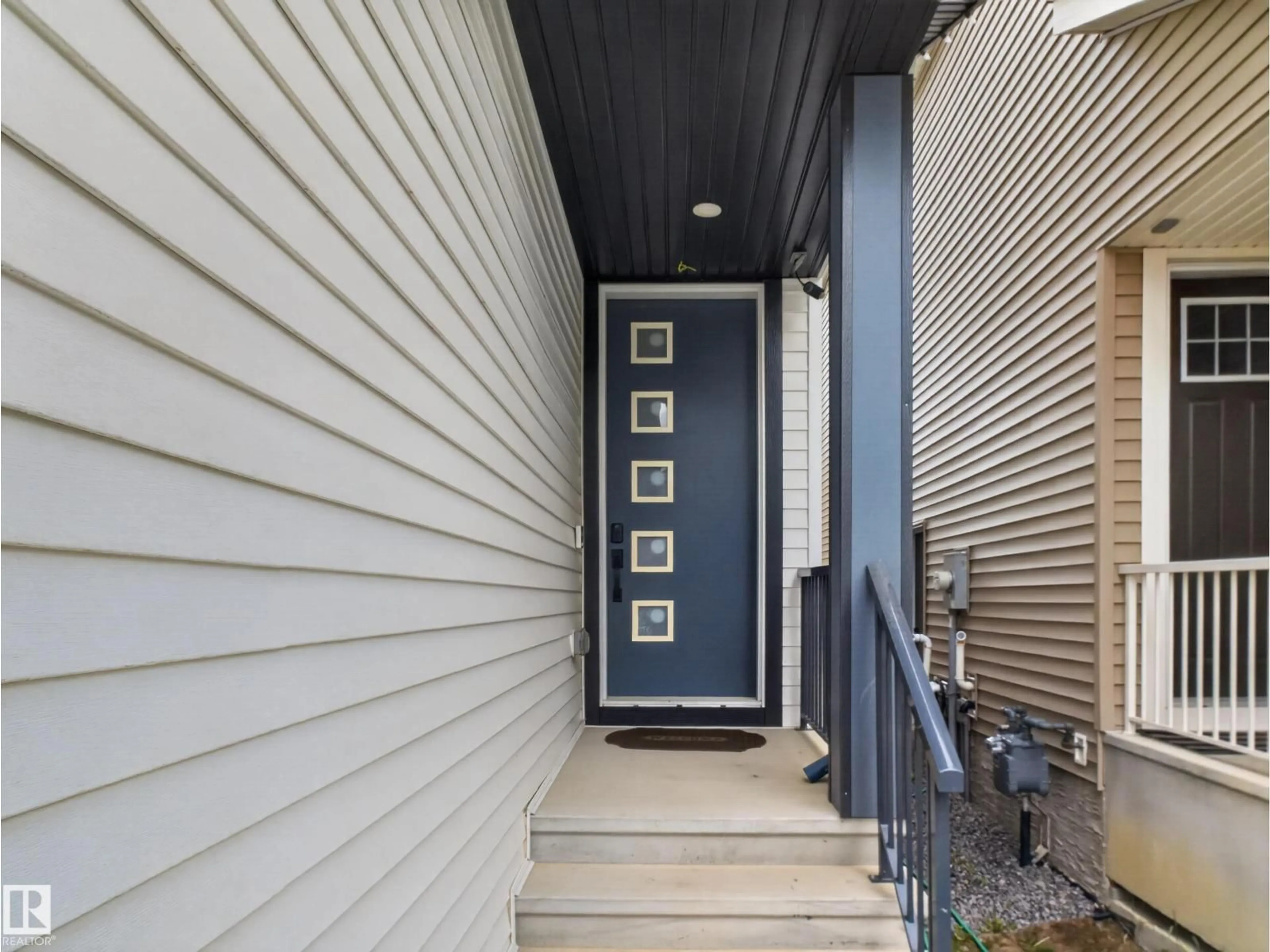 Indoor entryway for 19744 28 AV, Edmonton Alberta T6M1M1