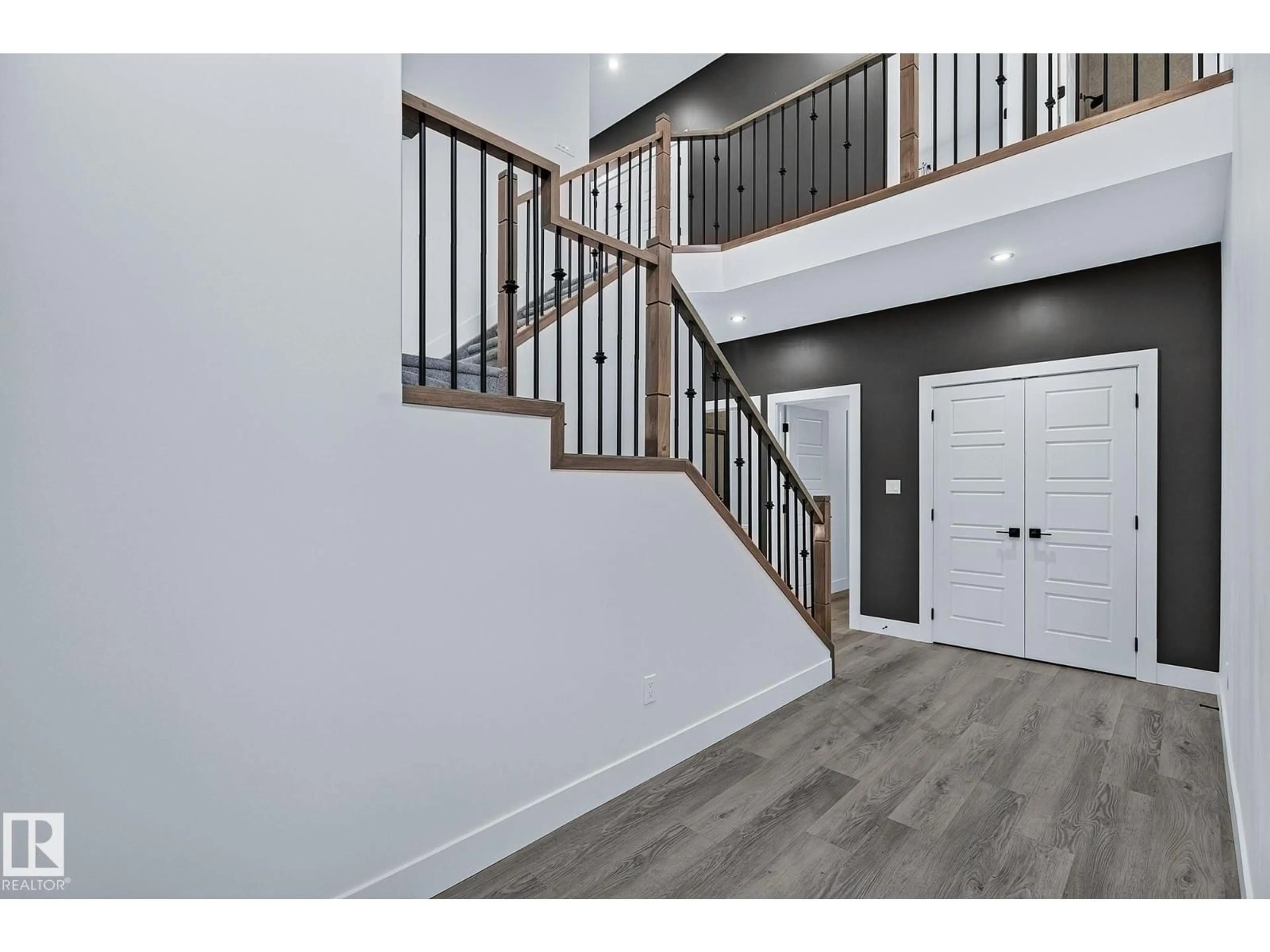 Indoor entryway for 22 SYDWYCK CI, Spruce Grove Alberta T7X3G5