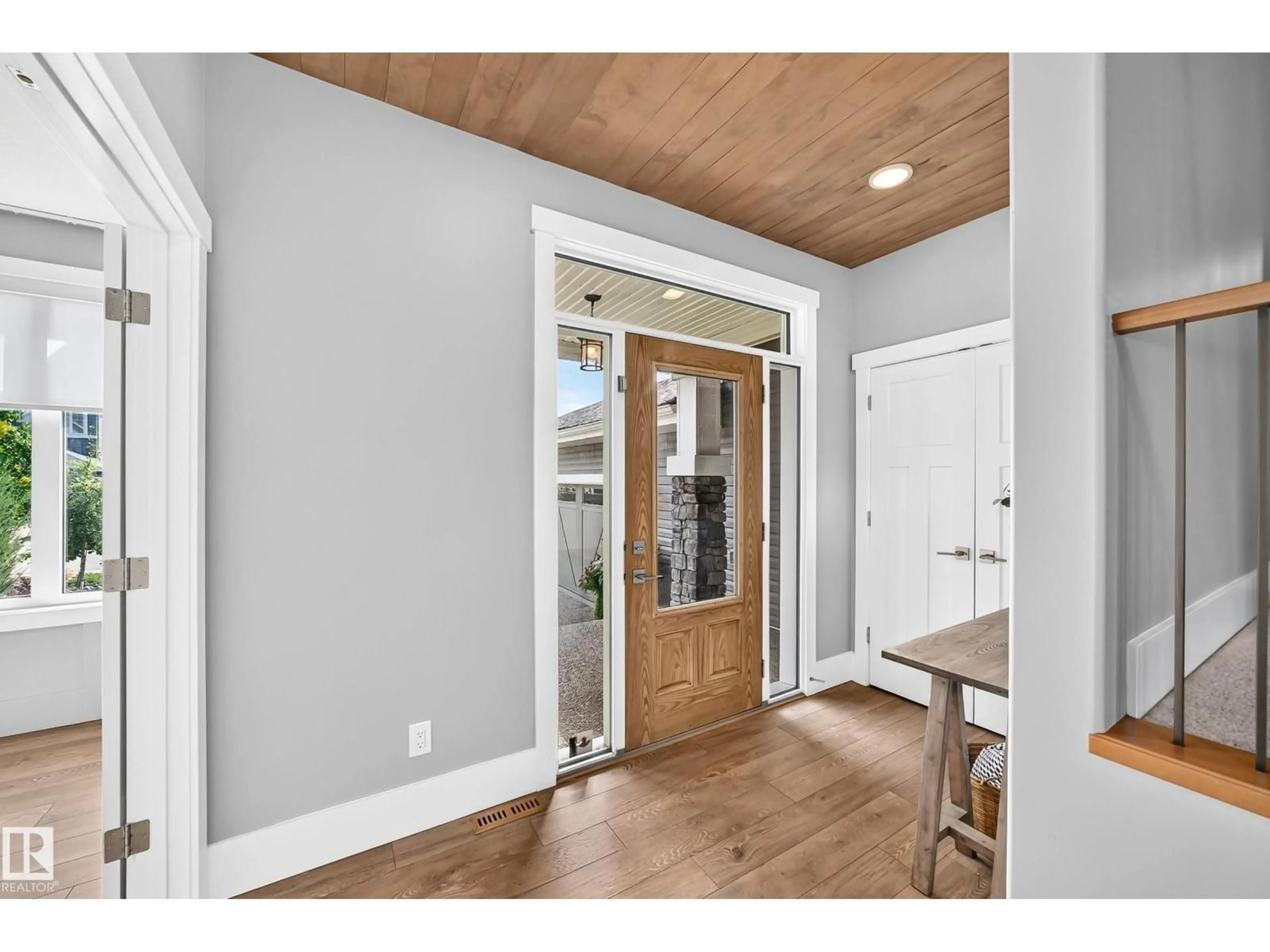 Indoor entryway for 3704 WESTCLIFF WY, Edmonton Alberta T6W2T1