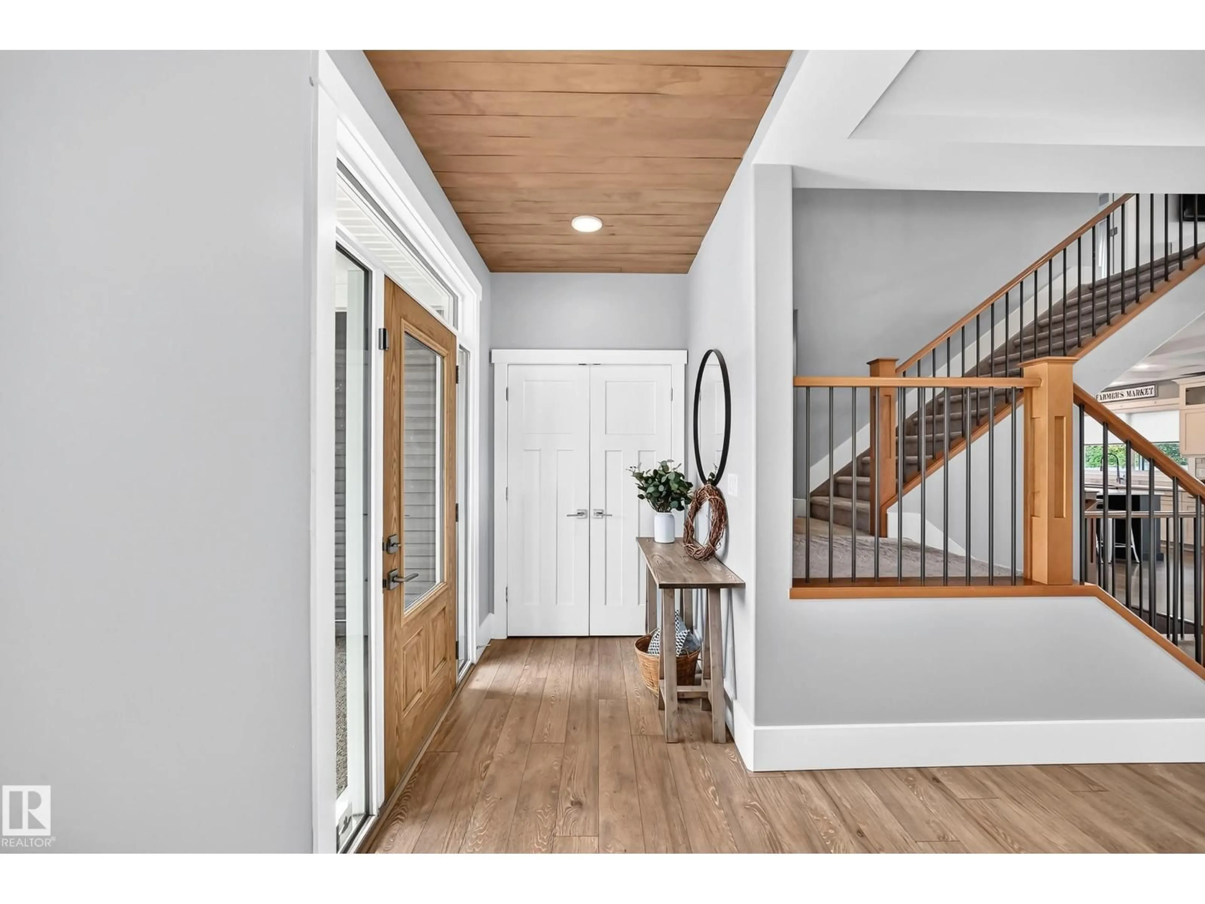 Indoor entryway for 3704 WESTCLIFF WY, Edmonton Alberta T6W2T1