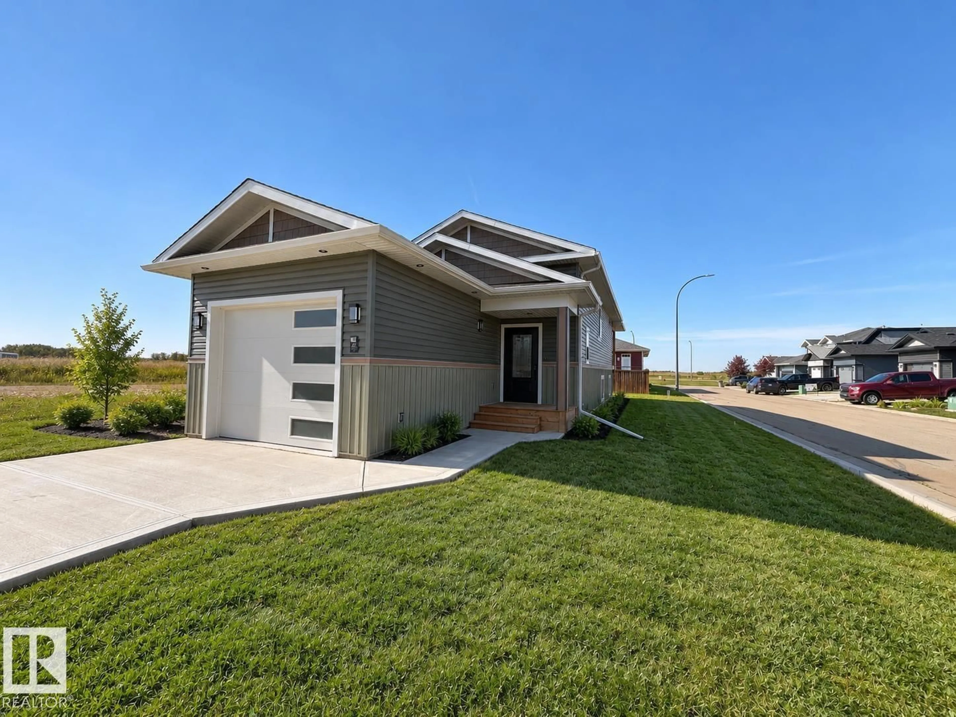 Home with vinyl exterior material, street for 27 WHITETAIL CV, Mundare Alberta T0B3H0