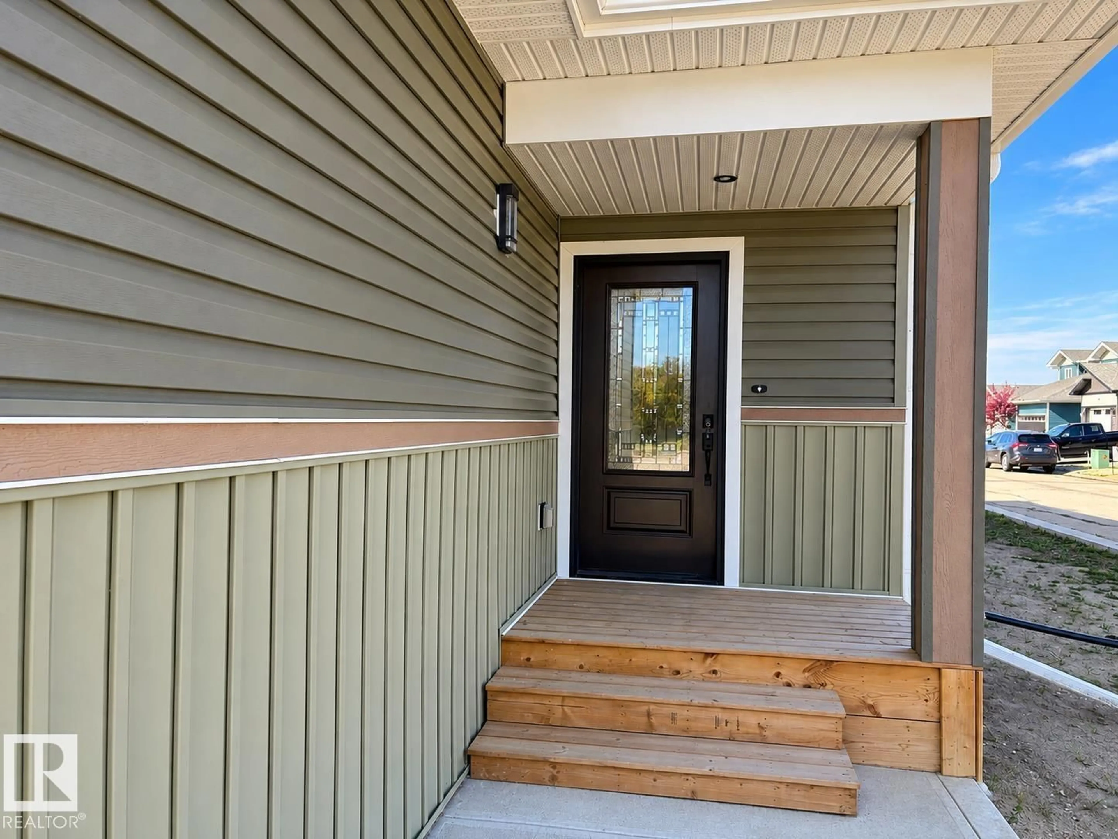 Indoor entryway for 27 WHITETAIL CV, Mundare Alberta T0B3H0