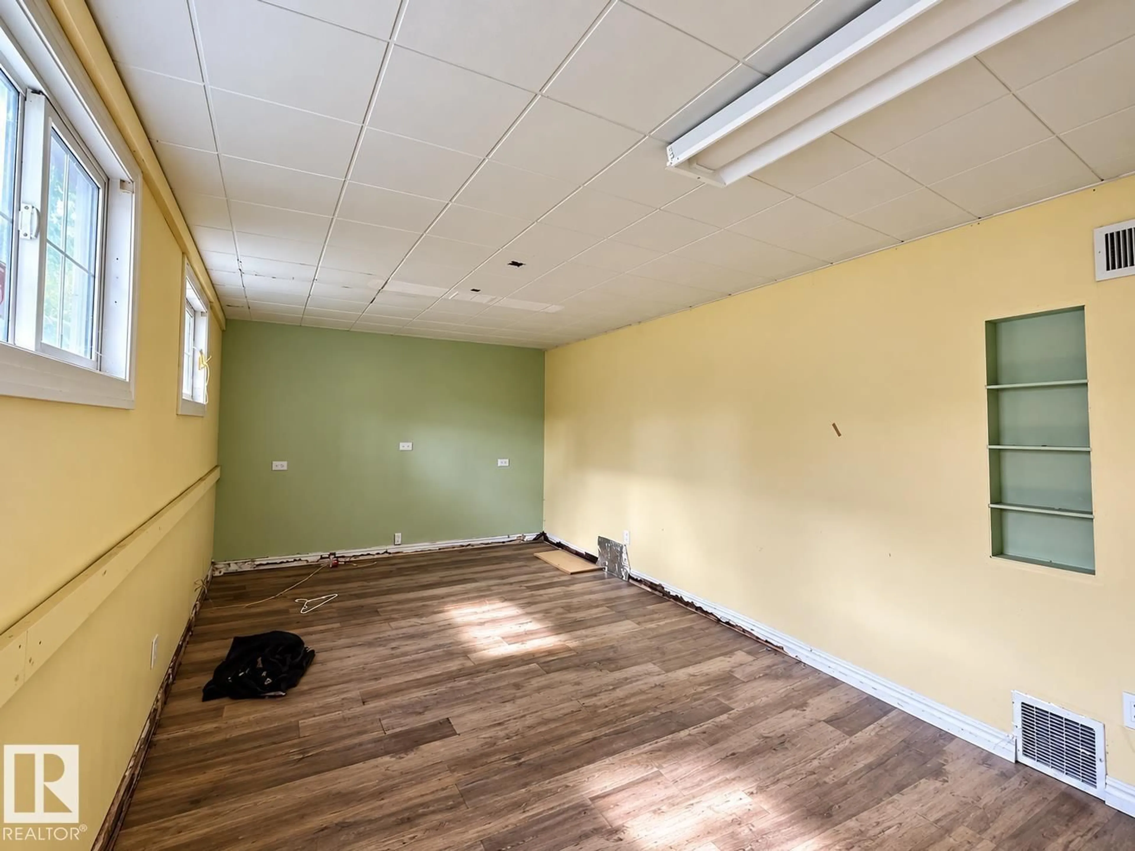 A pic of a room for NW - 11901 63 ST, Edmonton Alberta T5W4G2