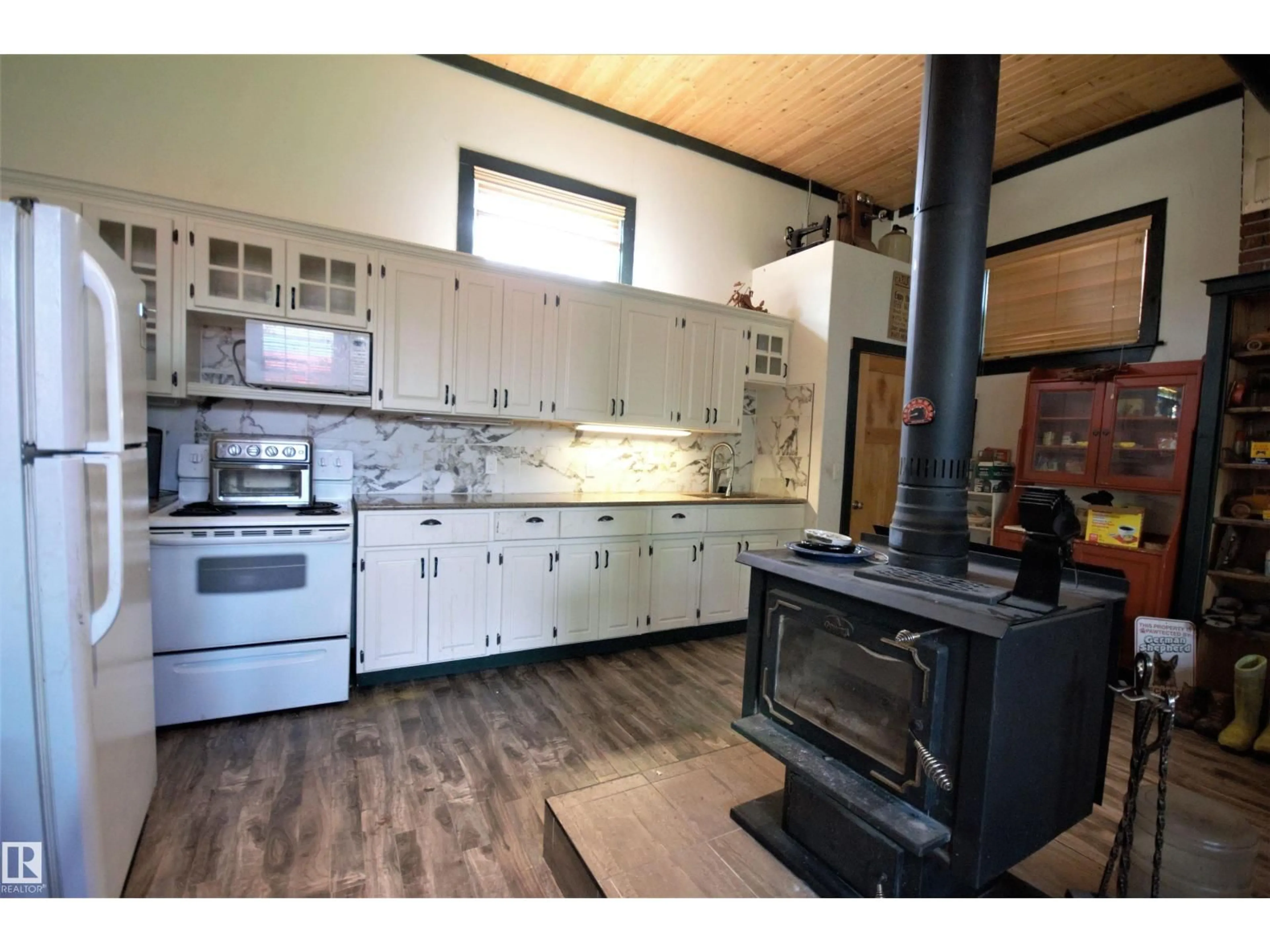 Open concept kitchen, unknown for 63513 RGE RD 471, Rural Bonnyville M.D. Alberta T9N2J6