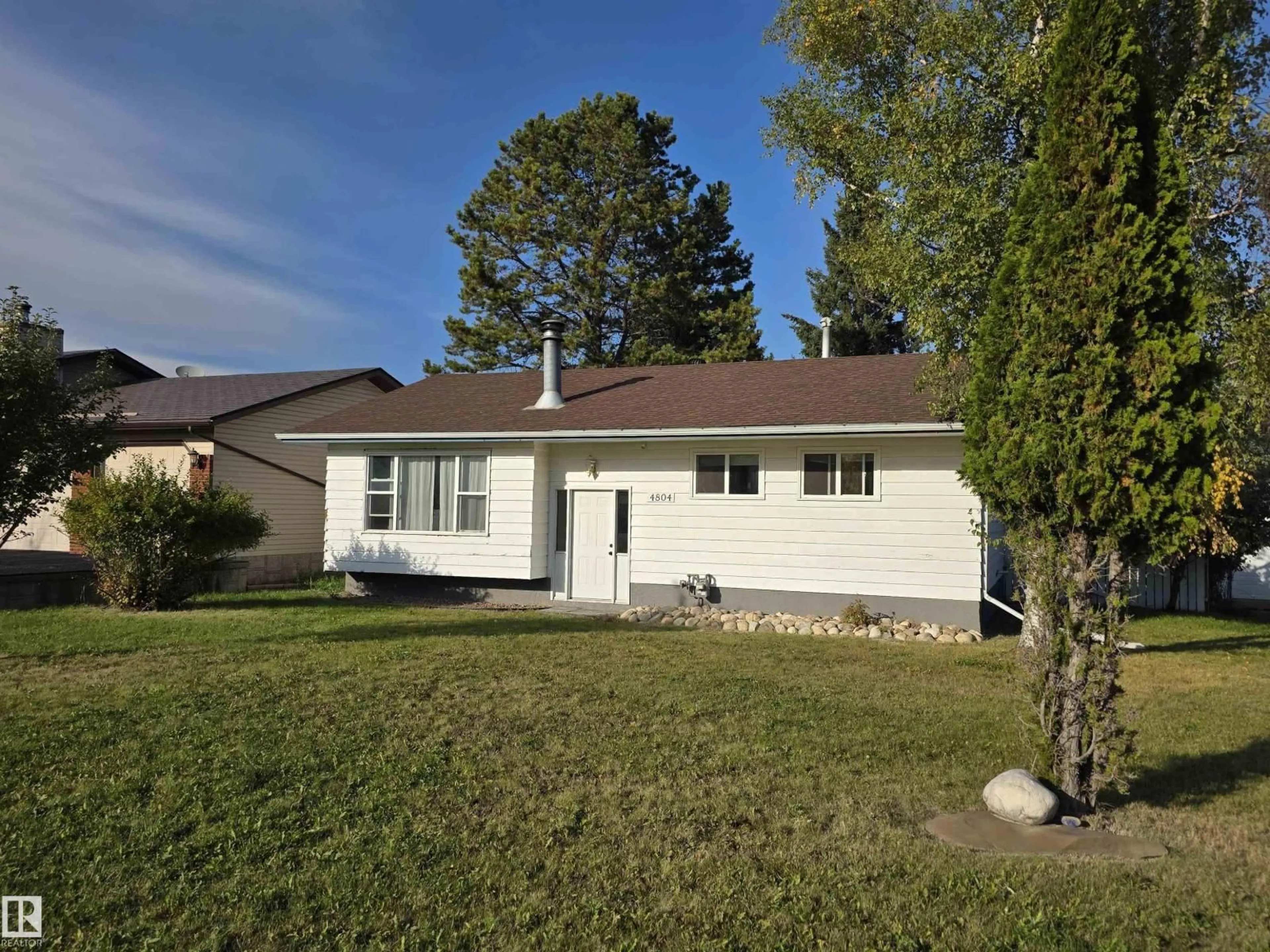 Home with vinyl exterior material, street for 4804 55 AV, Drayton Valley Alberta T7A1B5