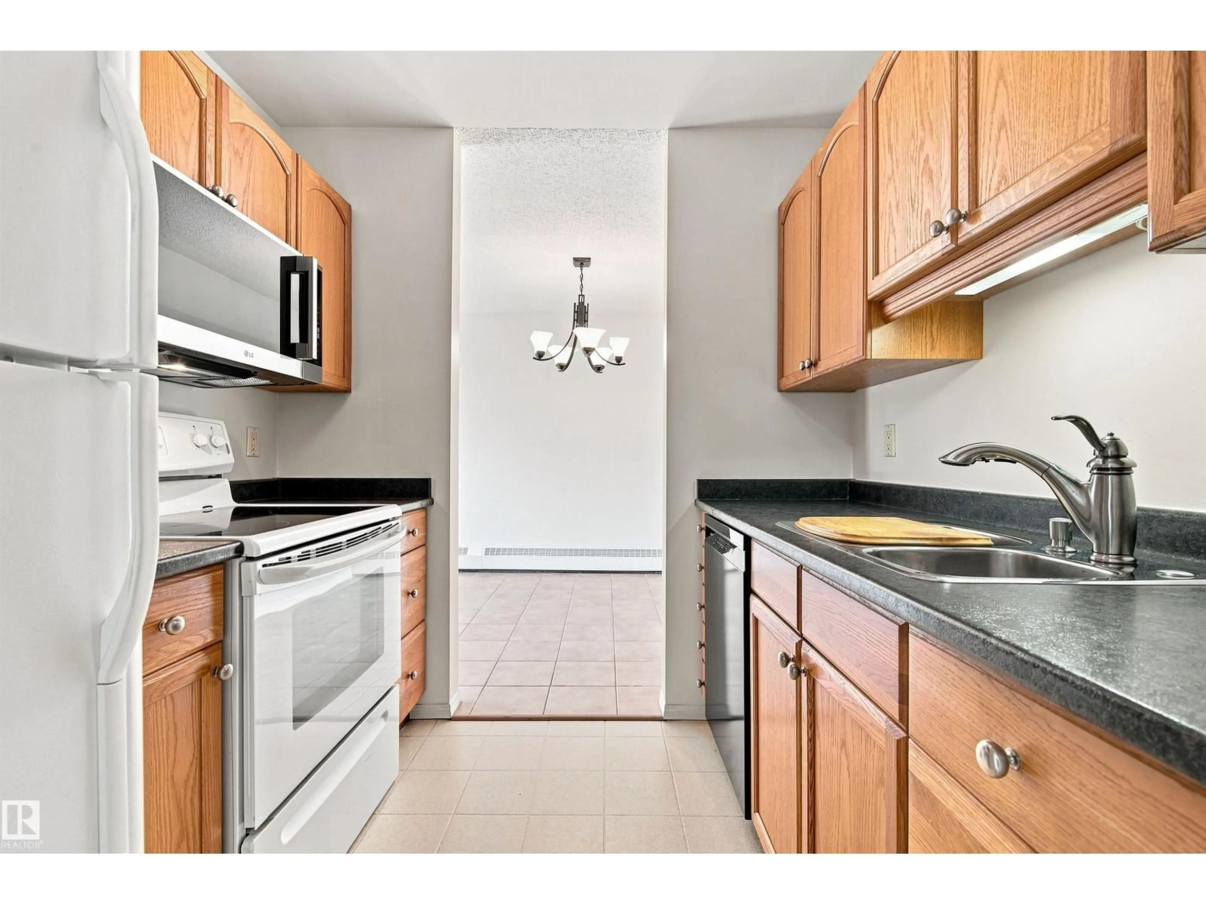 Standard kitchen, unknown for 10511 19 AV, Edmonton Alberta T6J5S8