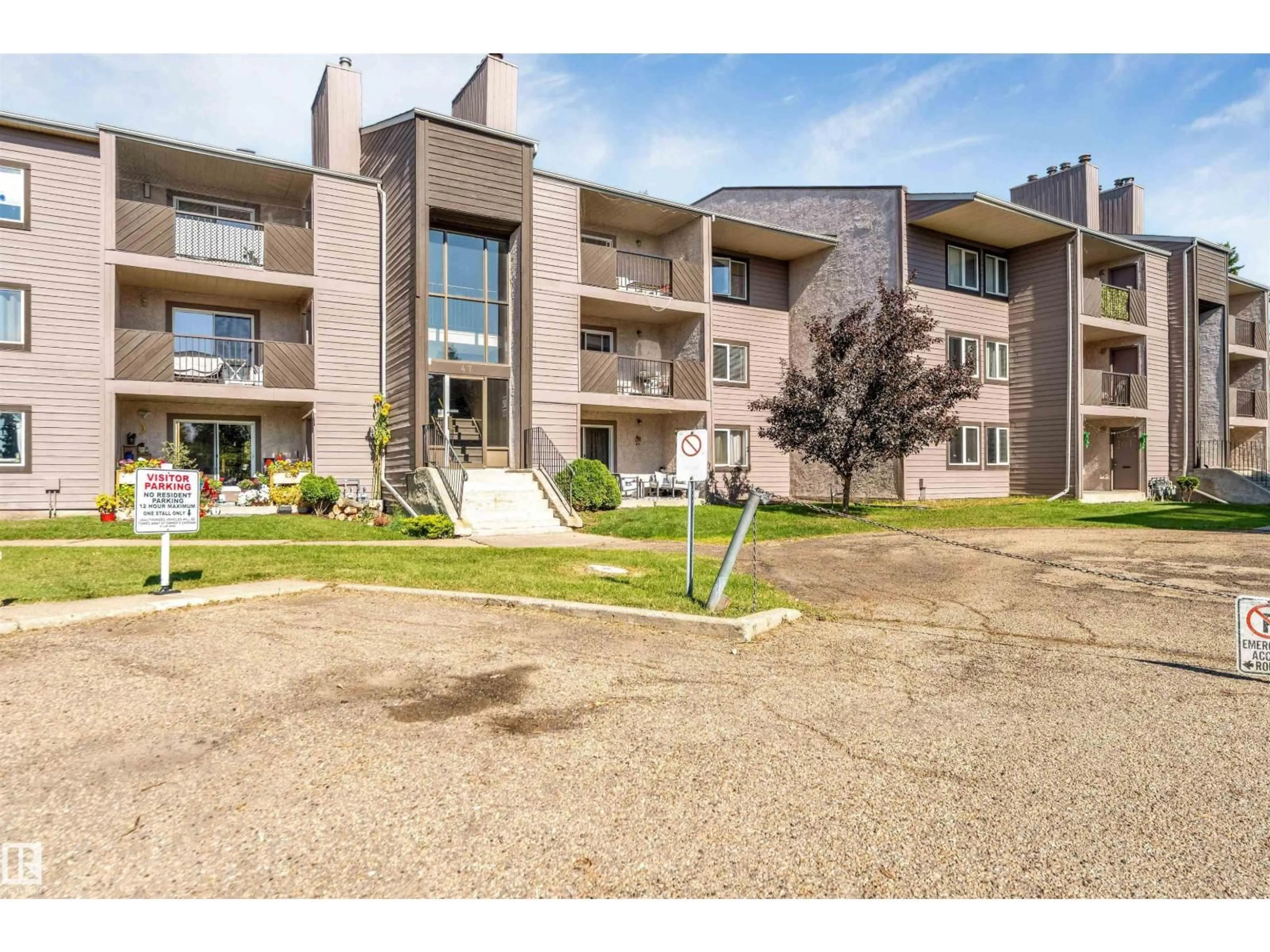 A pic from outside/outdoor area/front of a property/back of a property/a pic from drone, unknown for 101 49 AKINS DR, St. Albert Alberta T8N3M6