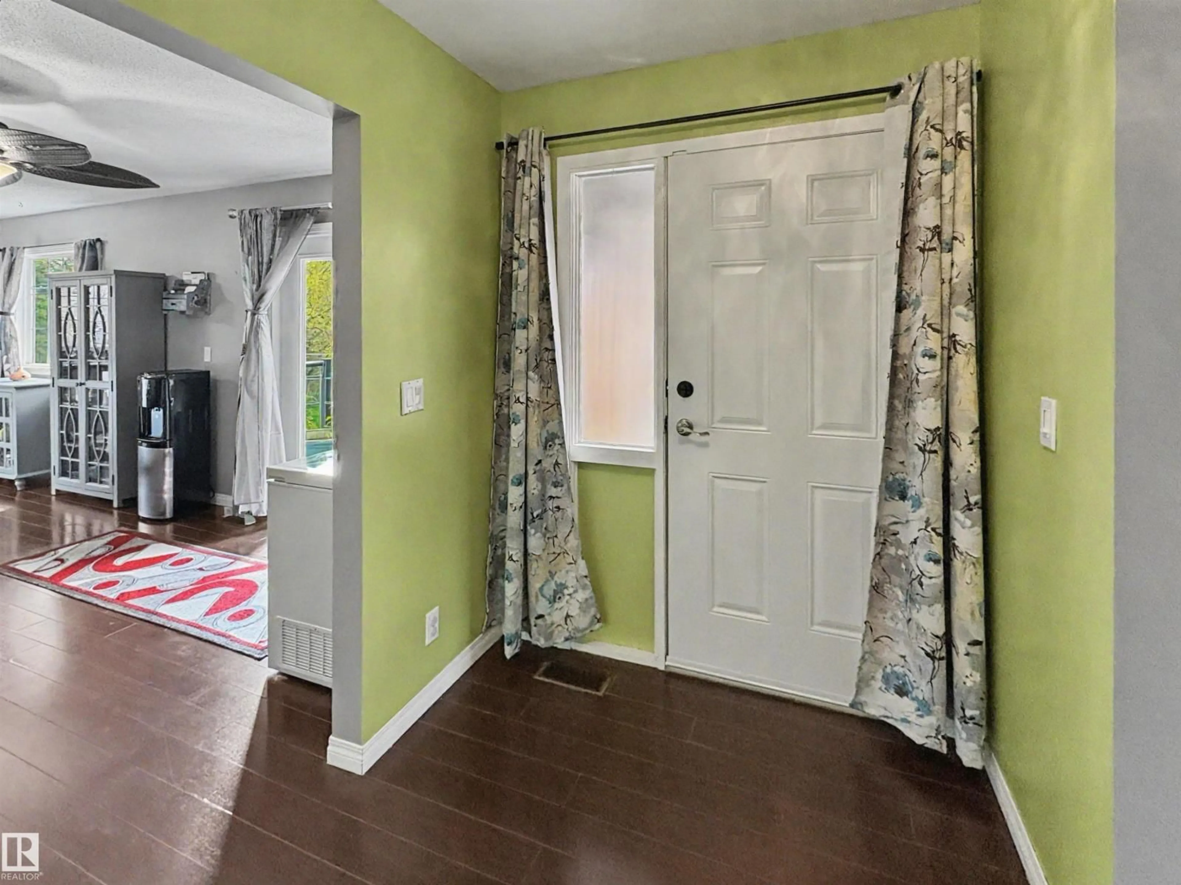 Indoor entryway for 11013 28 HI, Rural St. Paul County Alberta T0A0C0